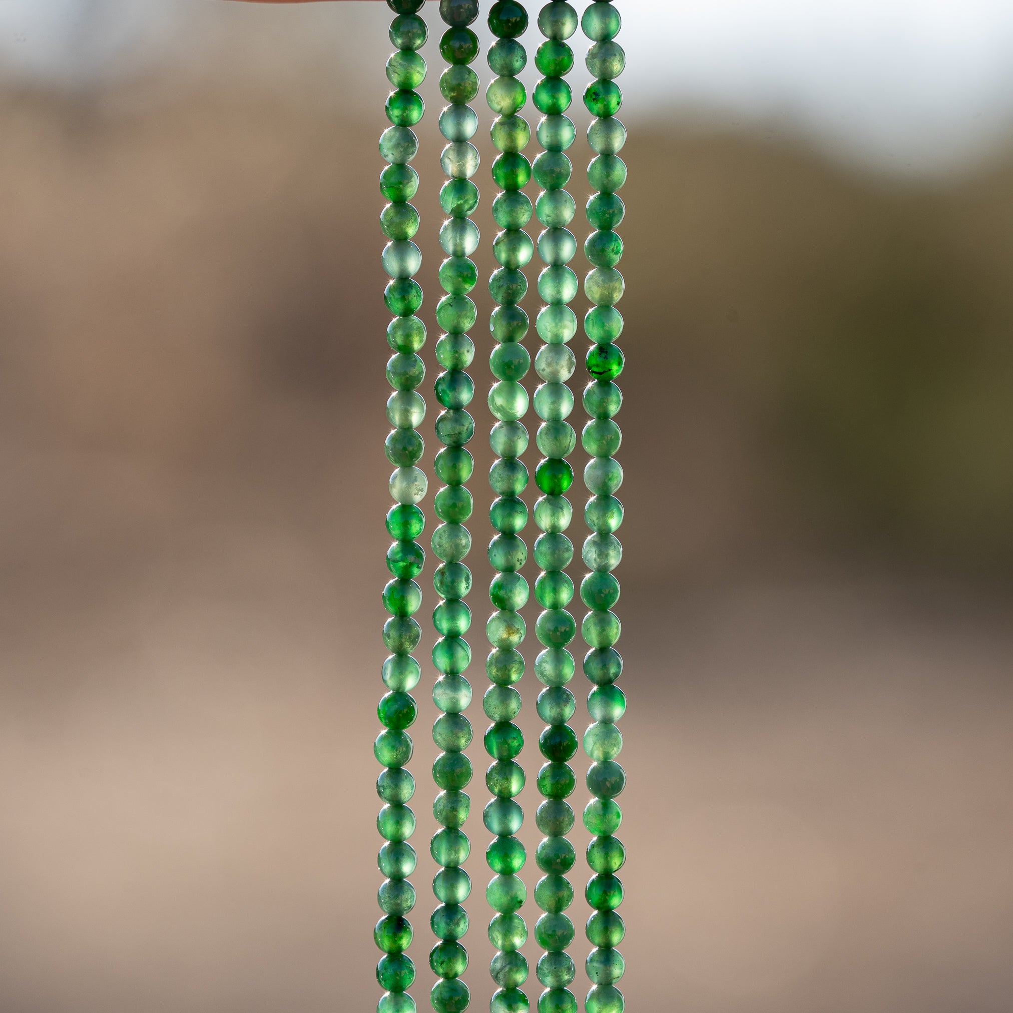 Perles rondes lisses de Jadeite de 2,4 mm ( rang de env 168 perles )