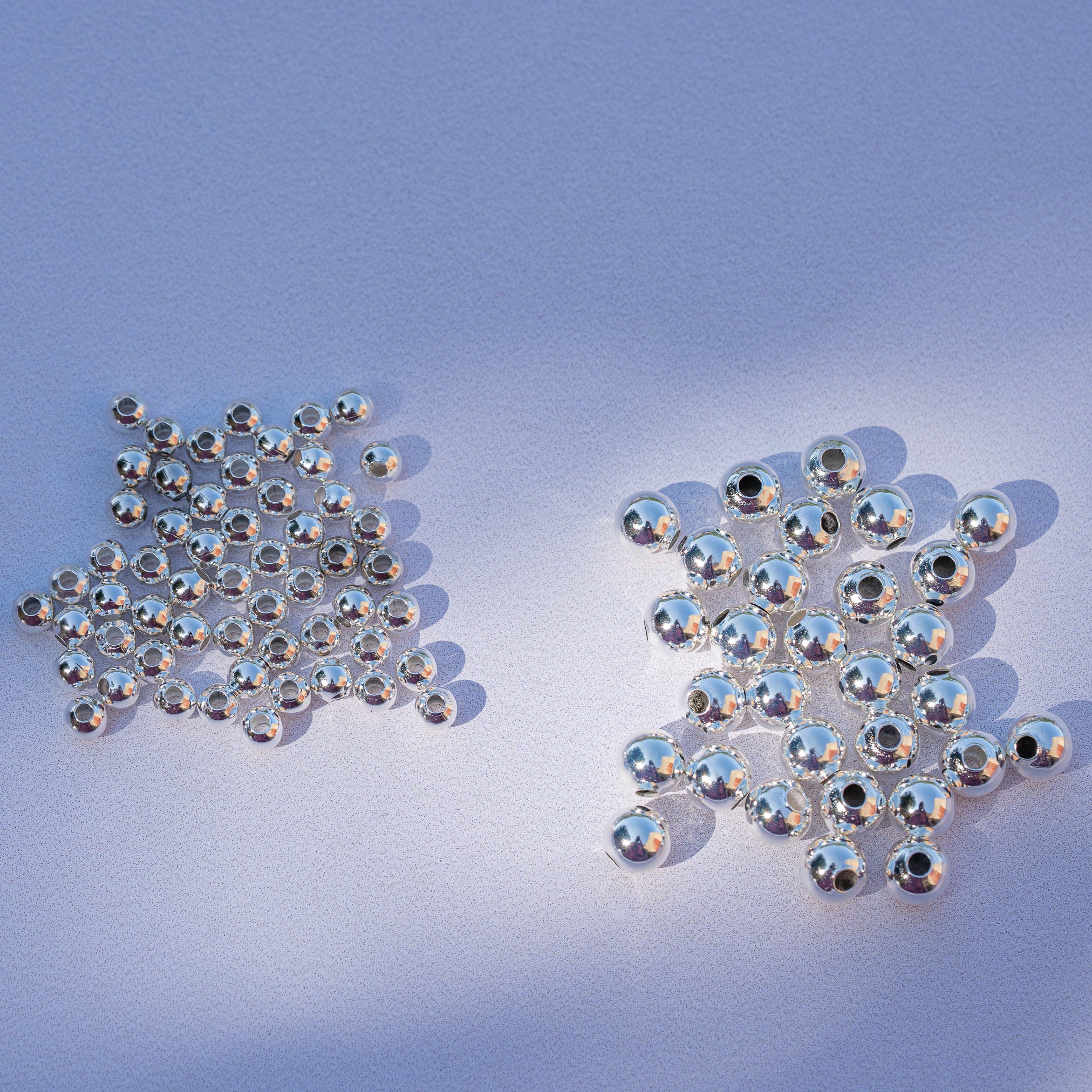 Perles rondes lisses en laiton plaqué argent 925 de 4 ou 6 mm ( lot de 6 perles )