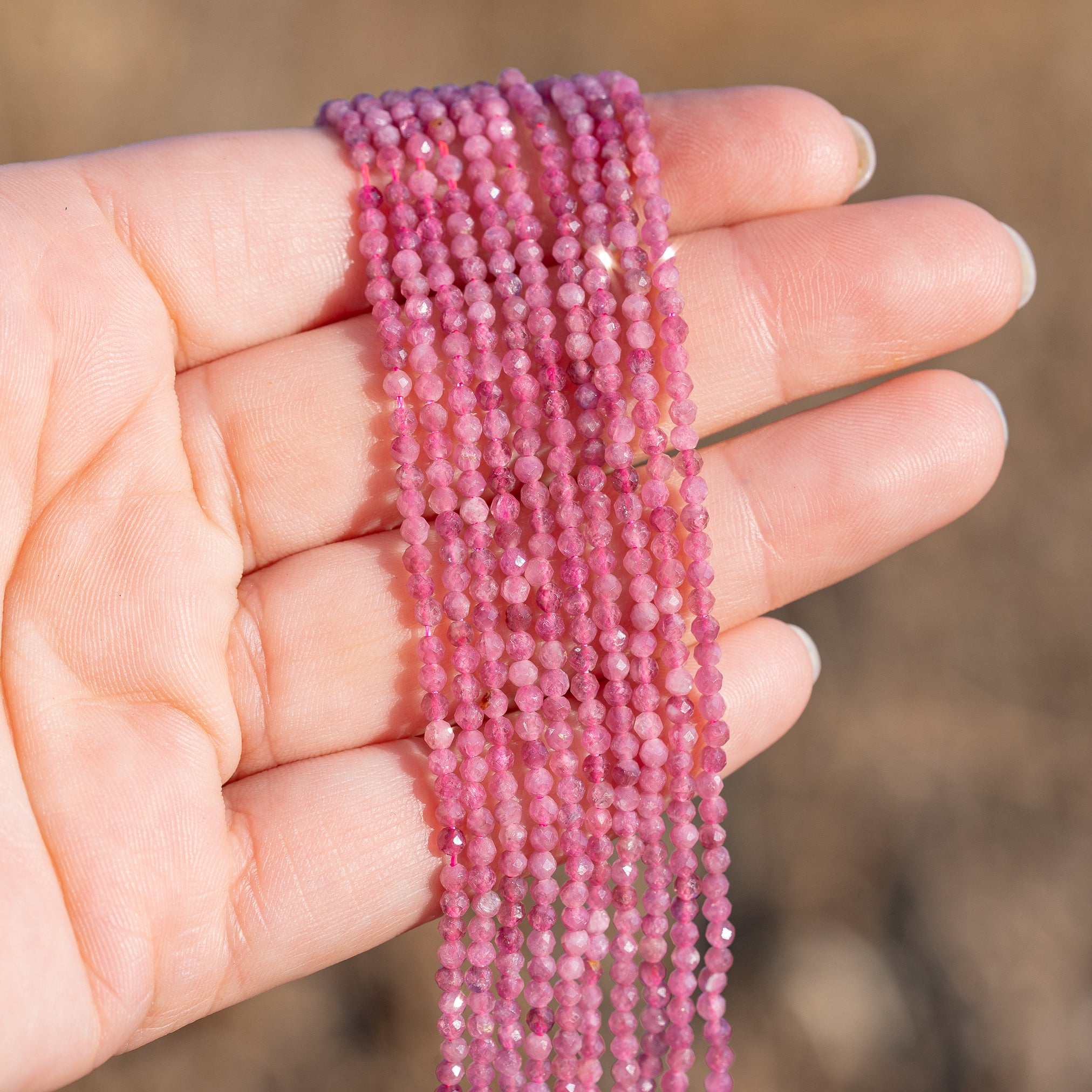 Perles rondes facettes de Tourmaline rose de 2,5 mm ( rang de env 166 perles )