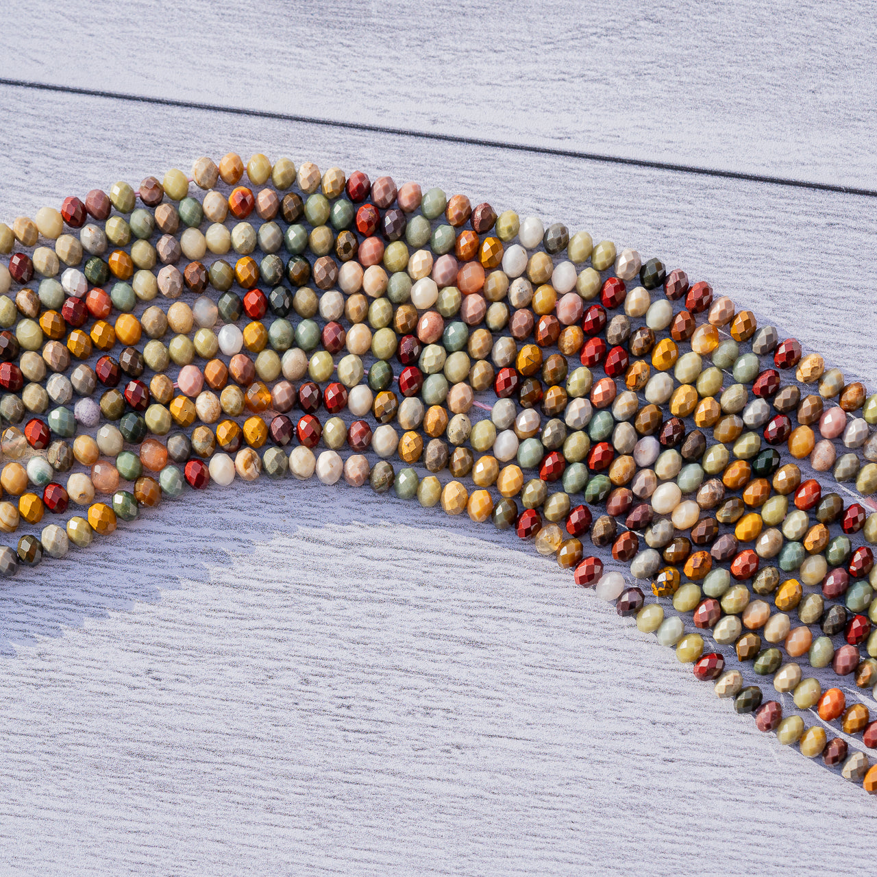 Perles rondelles facettes en Agate Alashan de 4 x 3 mm ( rang de env 120 perles )