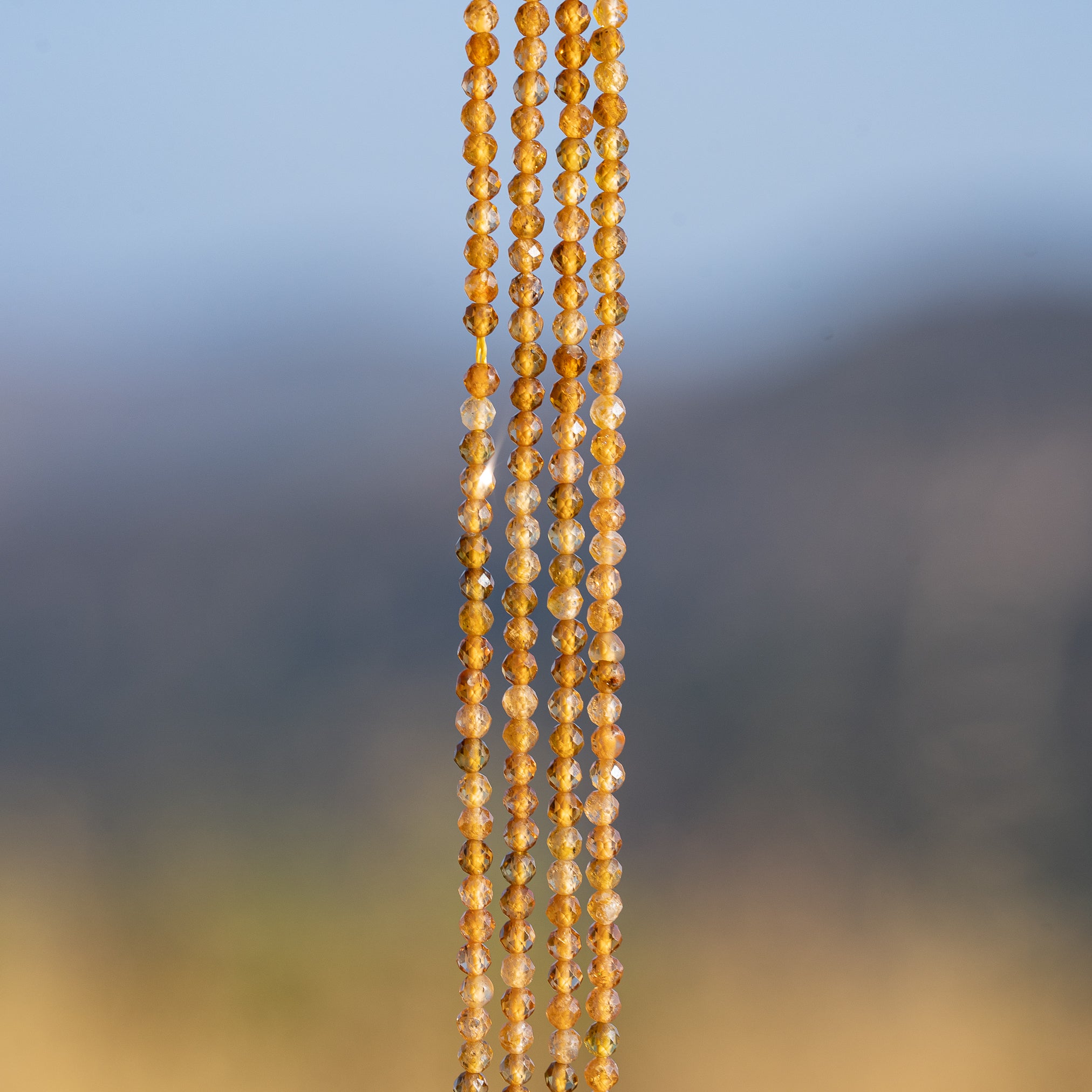 Perles rondes facettes de Tourmaline jaune de 2,5 mm ( rang de env 172 perles )