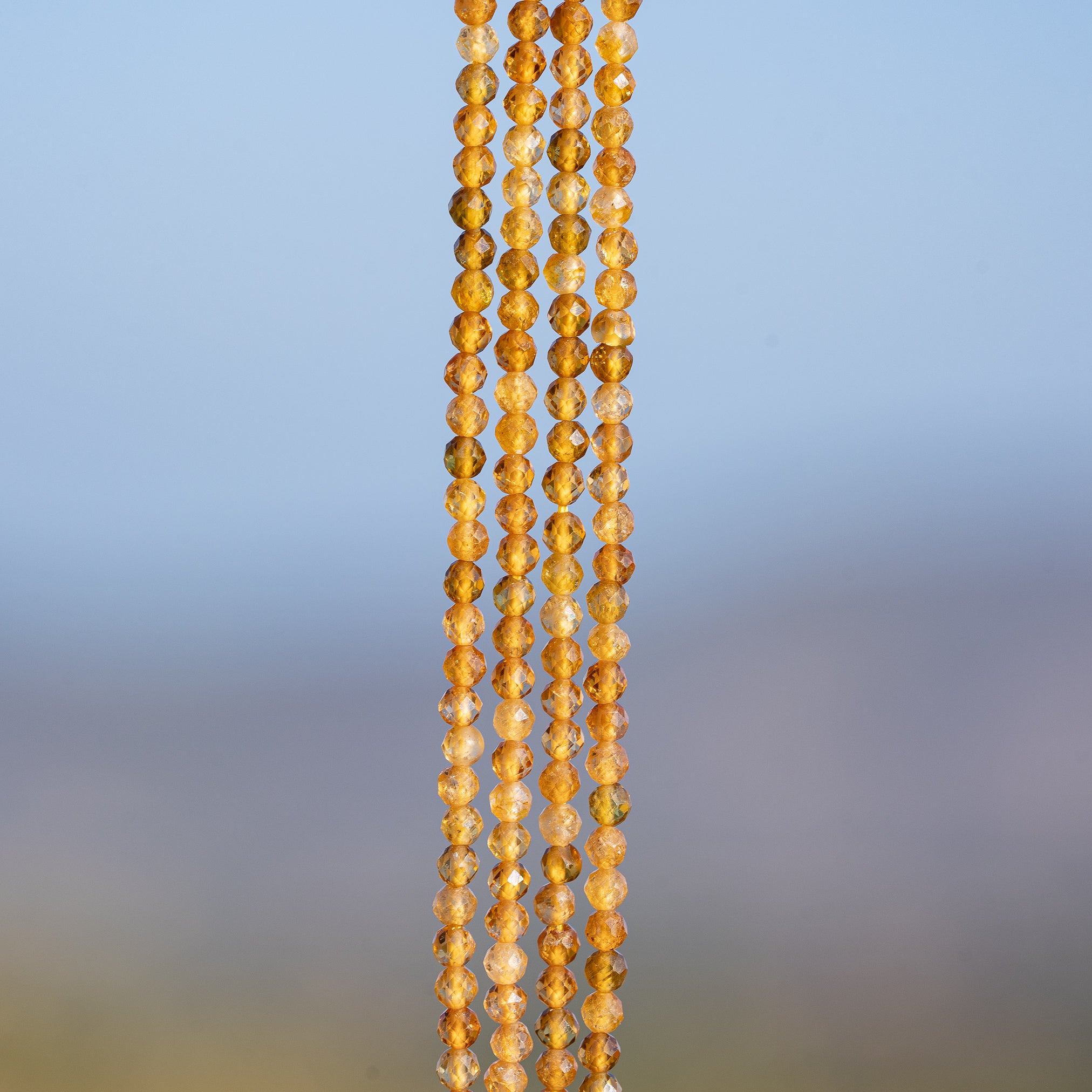 Perles rondes facettes de Tourmaline jaune de 2,5 mm ( rang de env 172 perles )