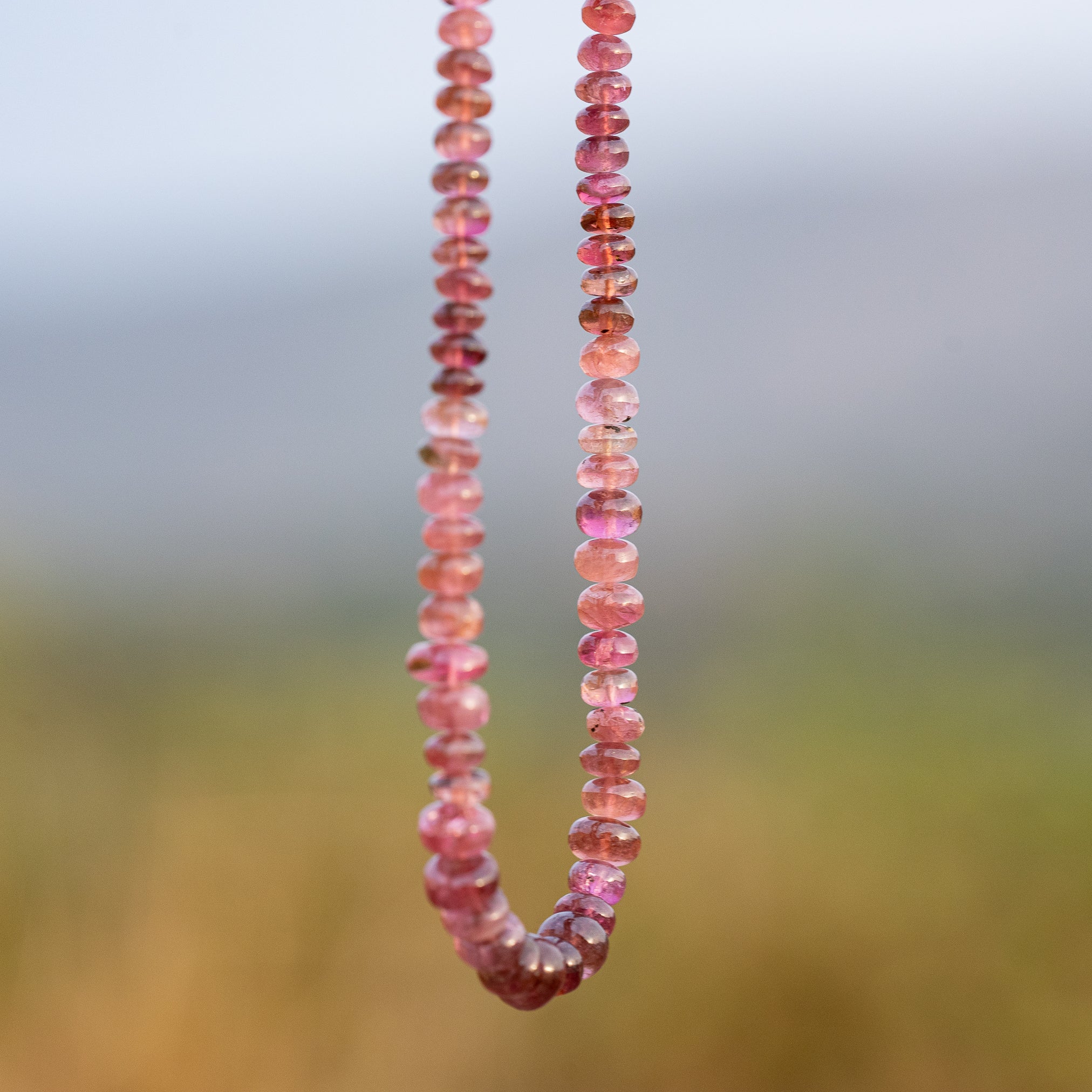 Perles rondelles lisses de Tourmaline rose de env 3,5 à 5,5 mm ( lot de 4 perles )