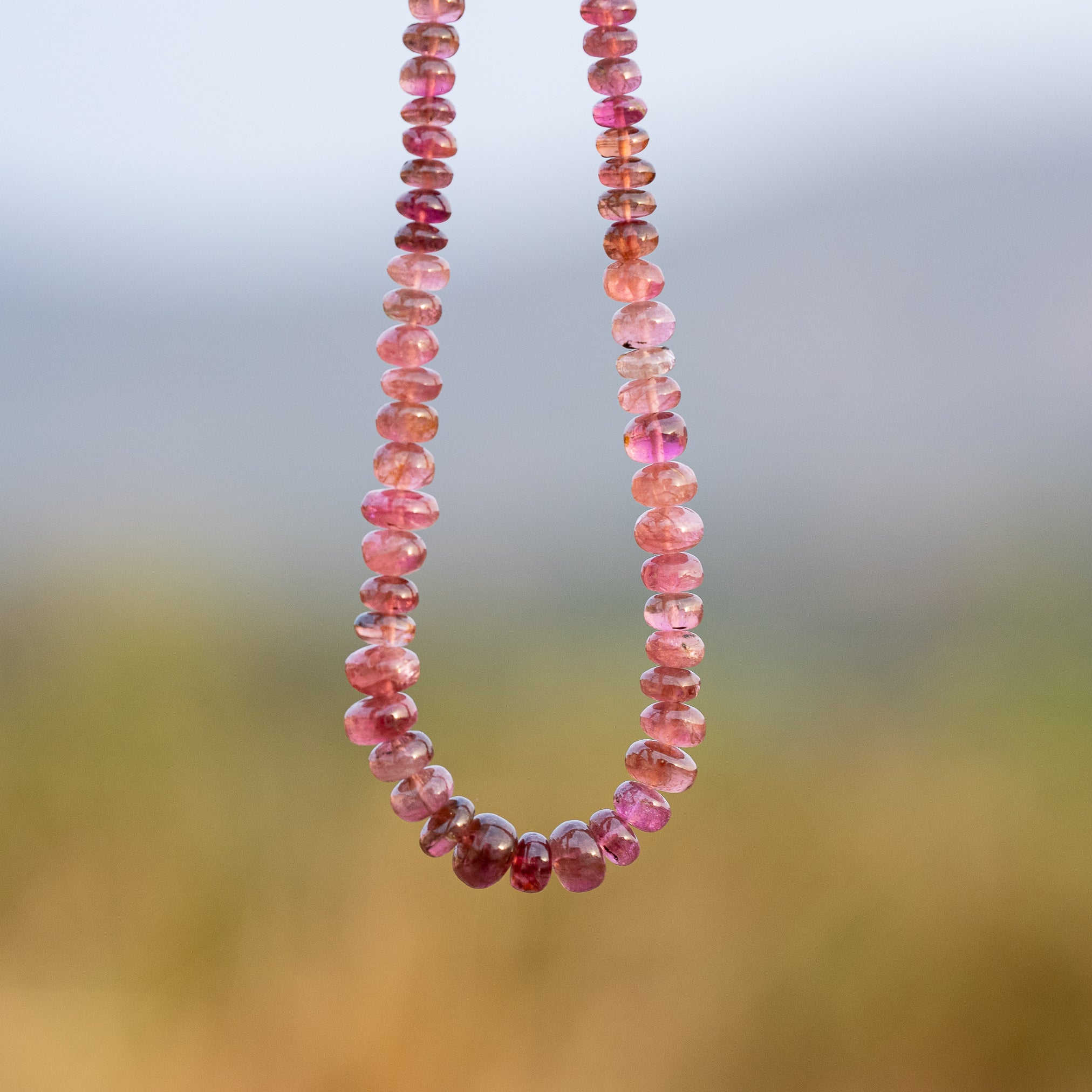 Perles rondelles lisses de Tourmaline rose de env 3,5 à 5,5 mm ( lot de 4 perles )