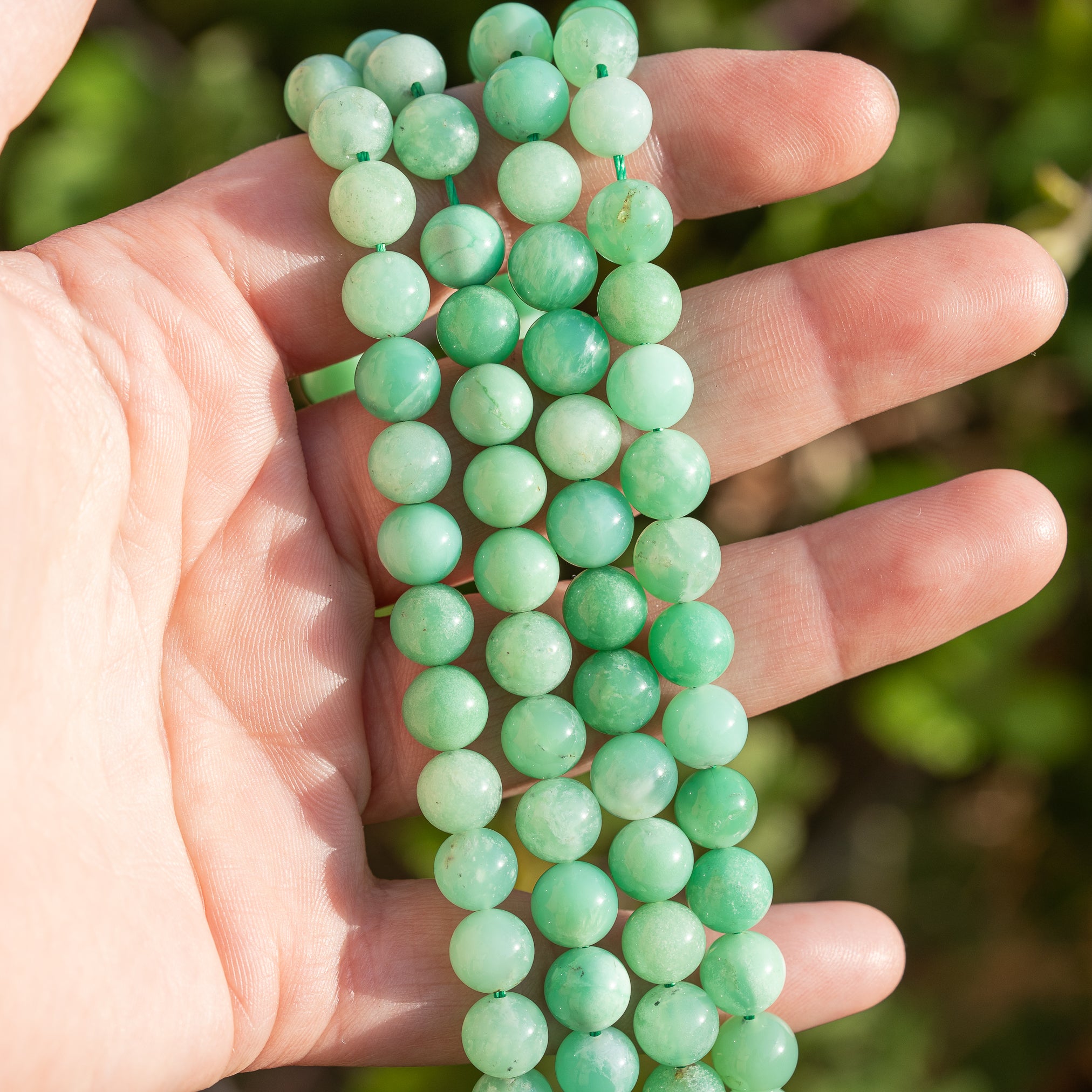 Perles rondes lisses grade A de Chrysoprase de 8 mm ( 1/2 rang de env 24 perles )