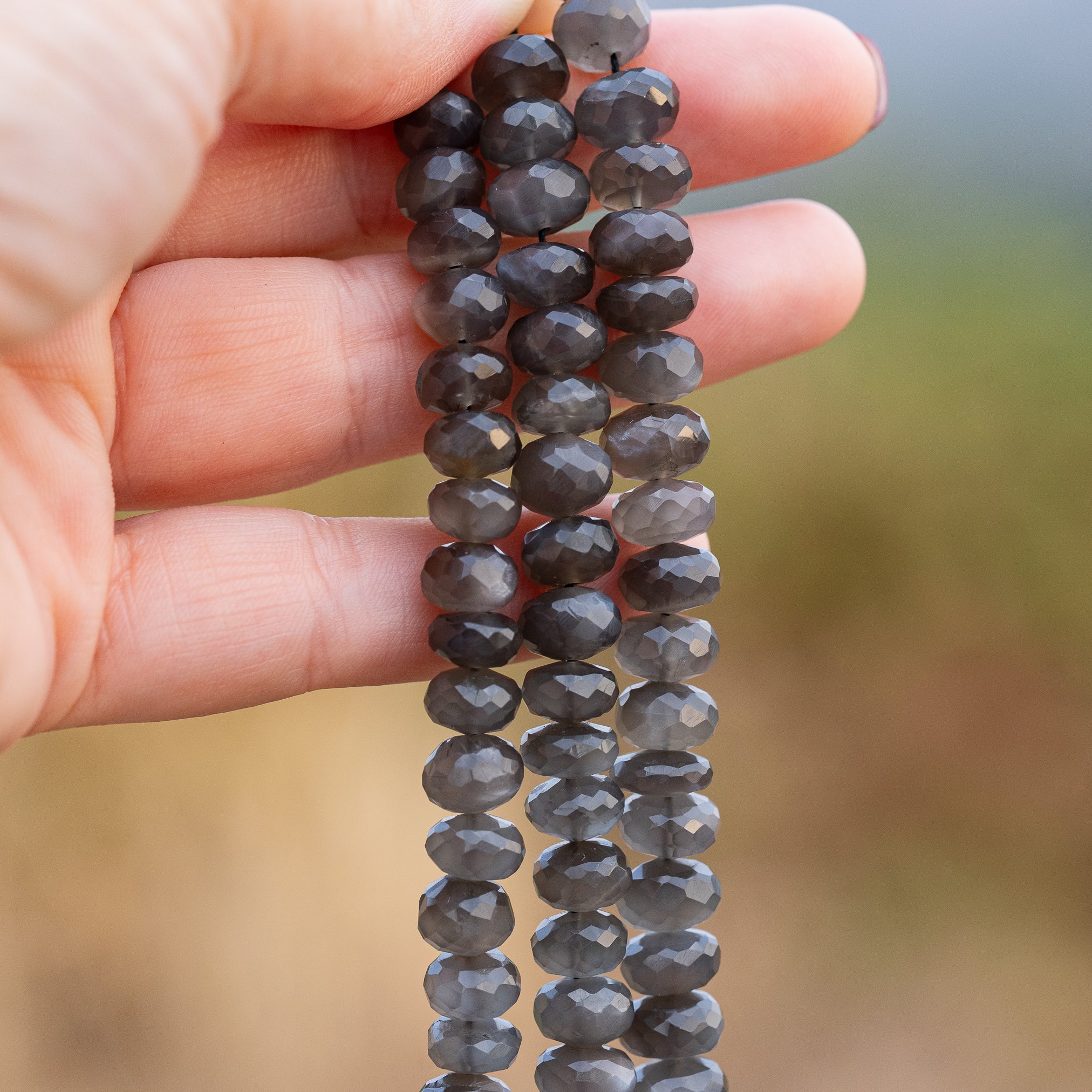 Perles rondelles facettes de Pierre de lune noire de 8/9 mm ( lot de 2 perles )