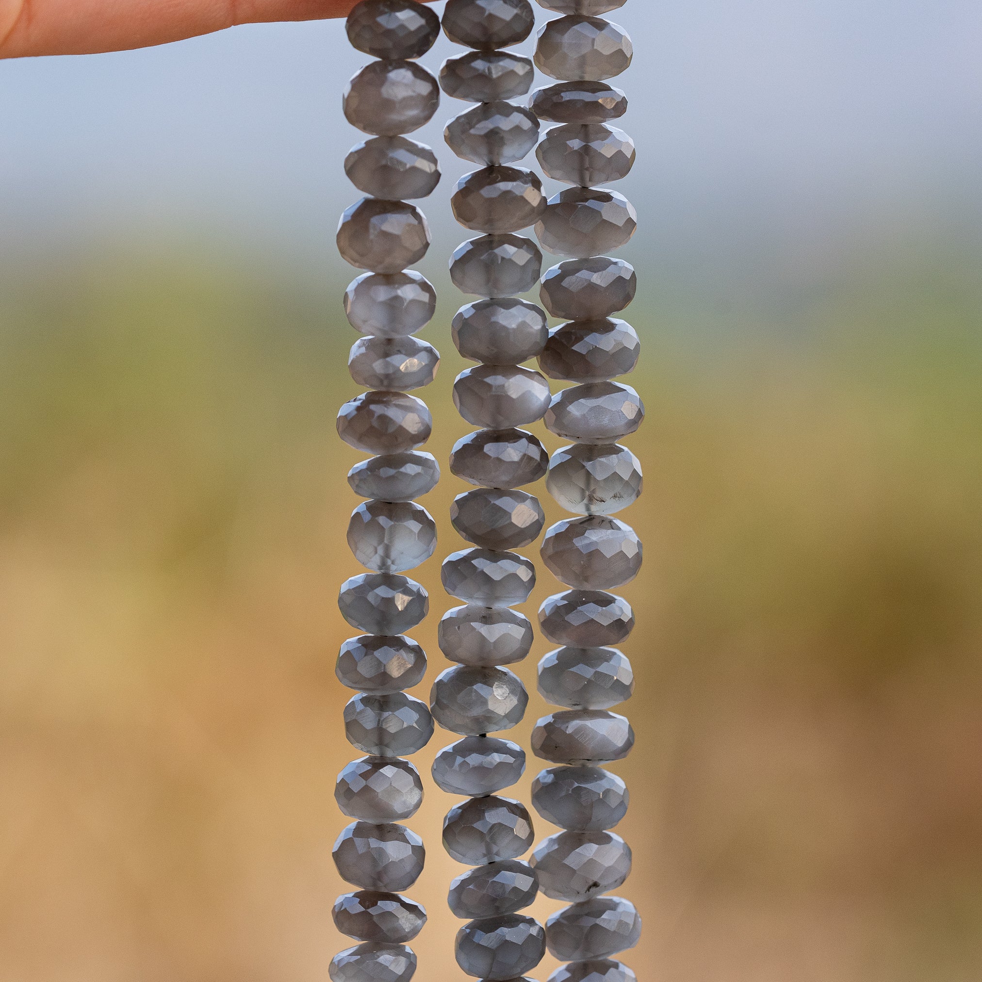 Perles rondelles facettes de Pierre de lune noire de 8/9 mm ( lot de 2 perles )