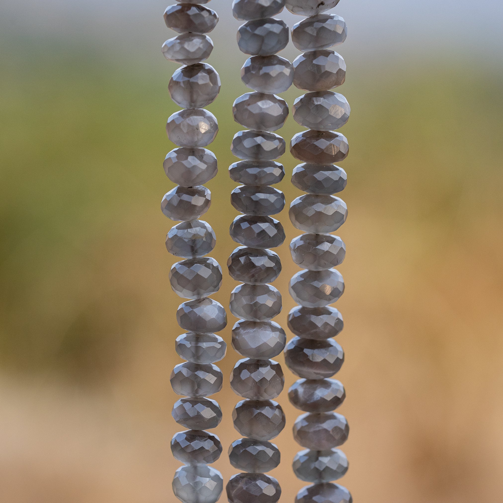 Perles rondelles facettes de Pierre de lune noire de 8/9 mm ( lot de 2 perles )