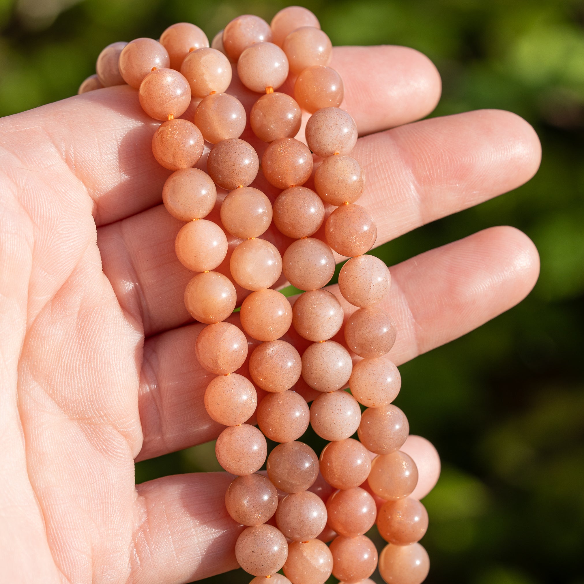Perles rondes lisses de pierre de lune rose solaire grade A de 8,5 mm ( 1/2 rang de env 23 perles )