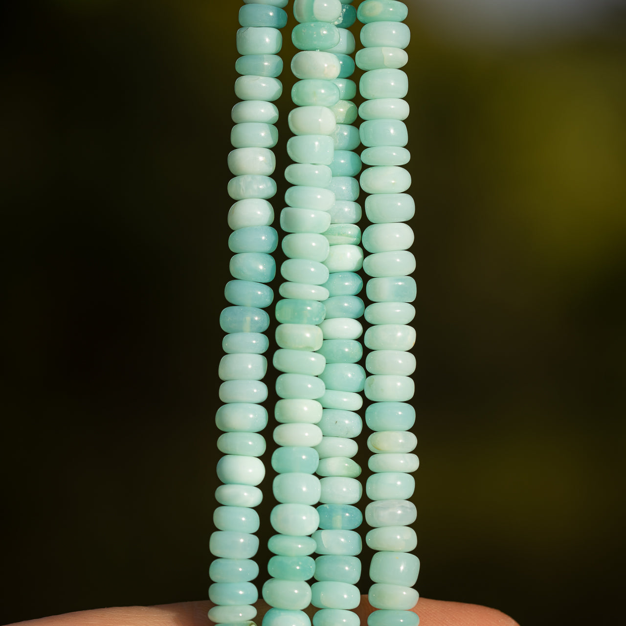 Perles rondelles lisses en Opale bleue du Pérou de env 5 x 3/4 mm ( lot de 20 perles )