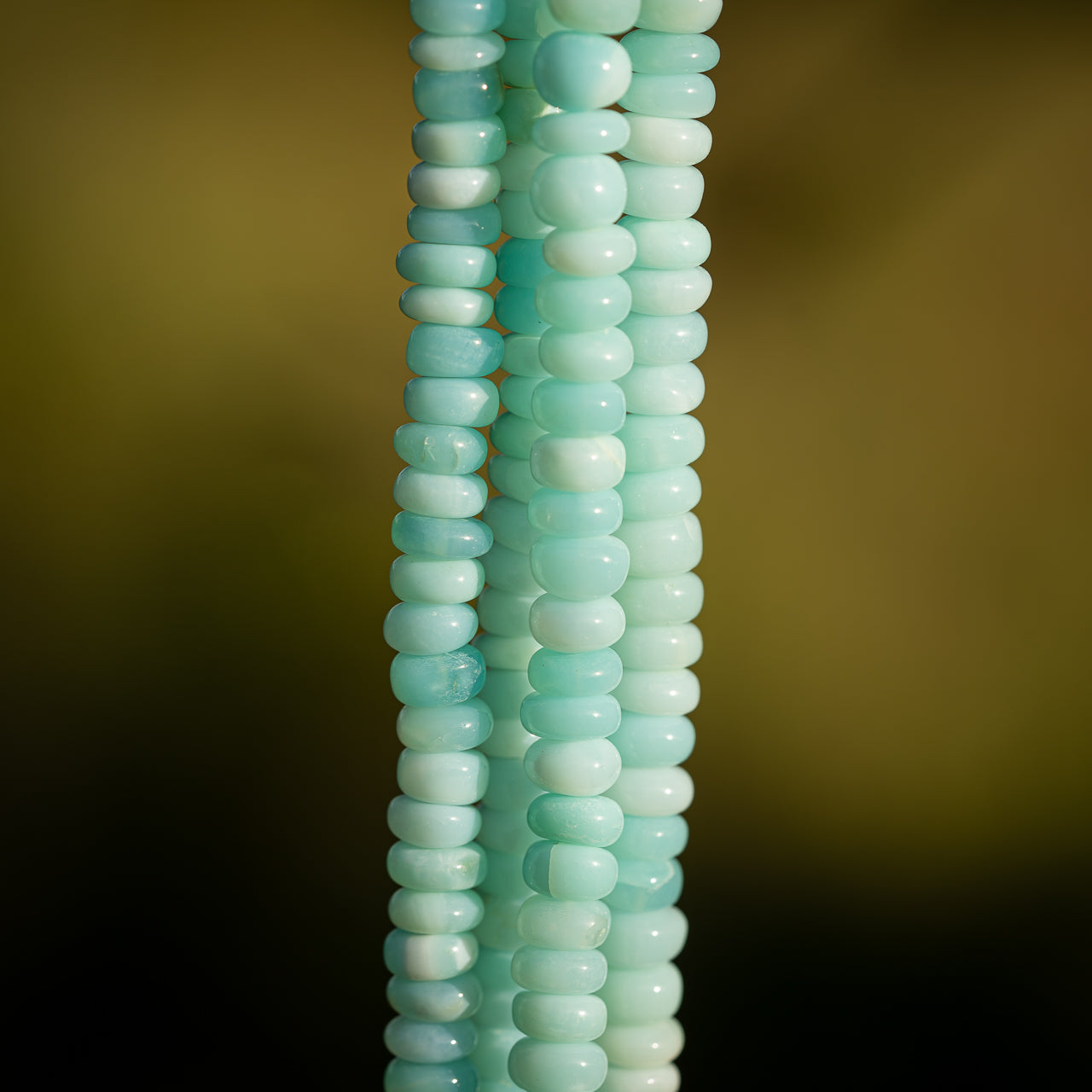 Perles rondelles lisses en Opale bleue du Pérou de env 5 x 3/4 mm ( lot de 20 perles )