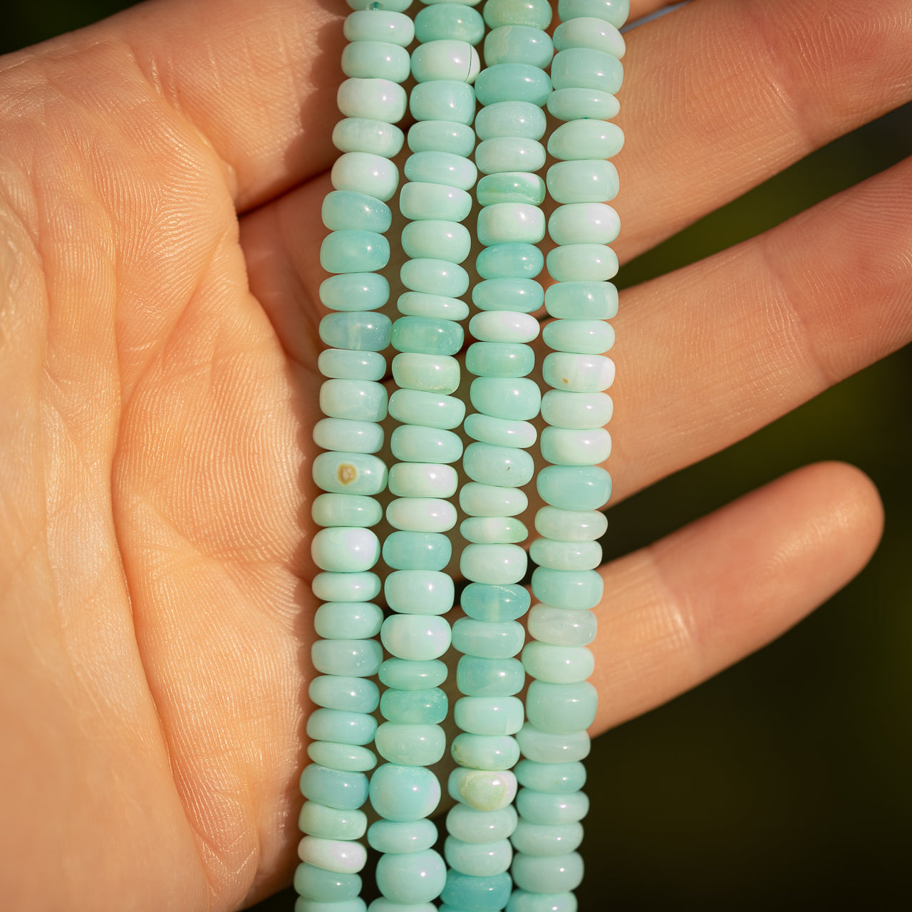 Perles rondelles lisses en Opale bleue du Pérou de env 5 x 3/4 mm ( lot de 20 perles )