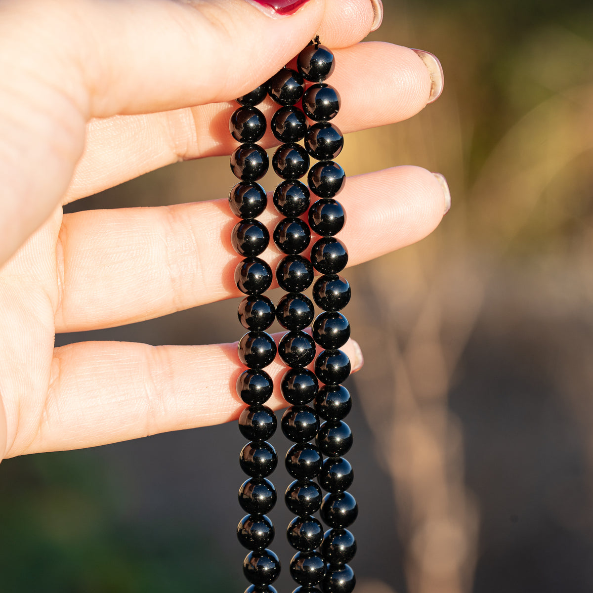 Perles rondes lisses de Tourmaline noire de 5,8/6,5 mm ( 1/2 rang )