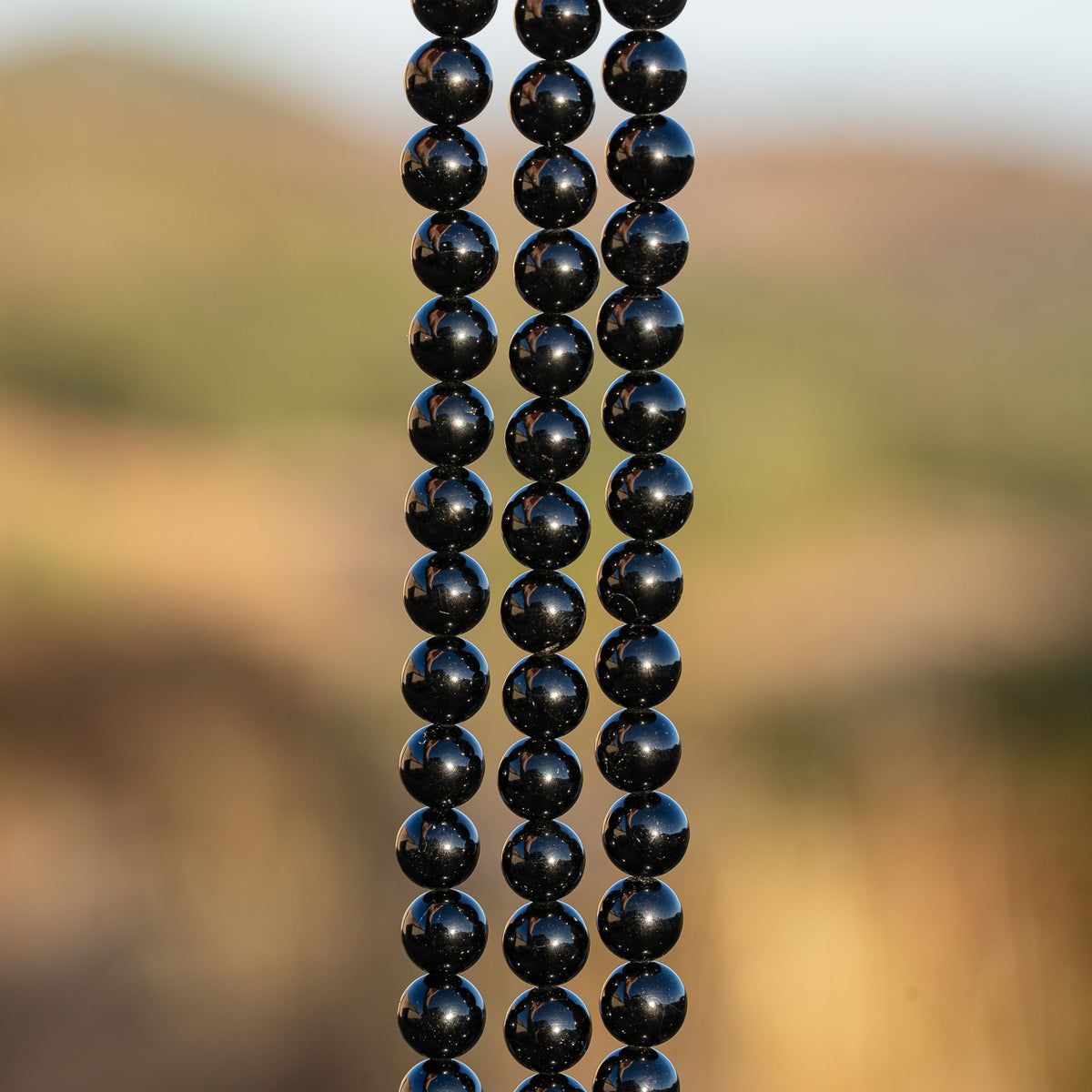 Perles rondes lisses de Tourmaline noire de 5,8/6,5 mm ( 1/2 rang )