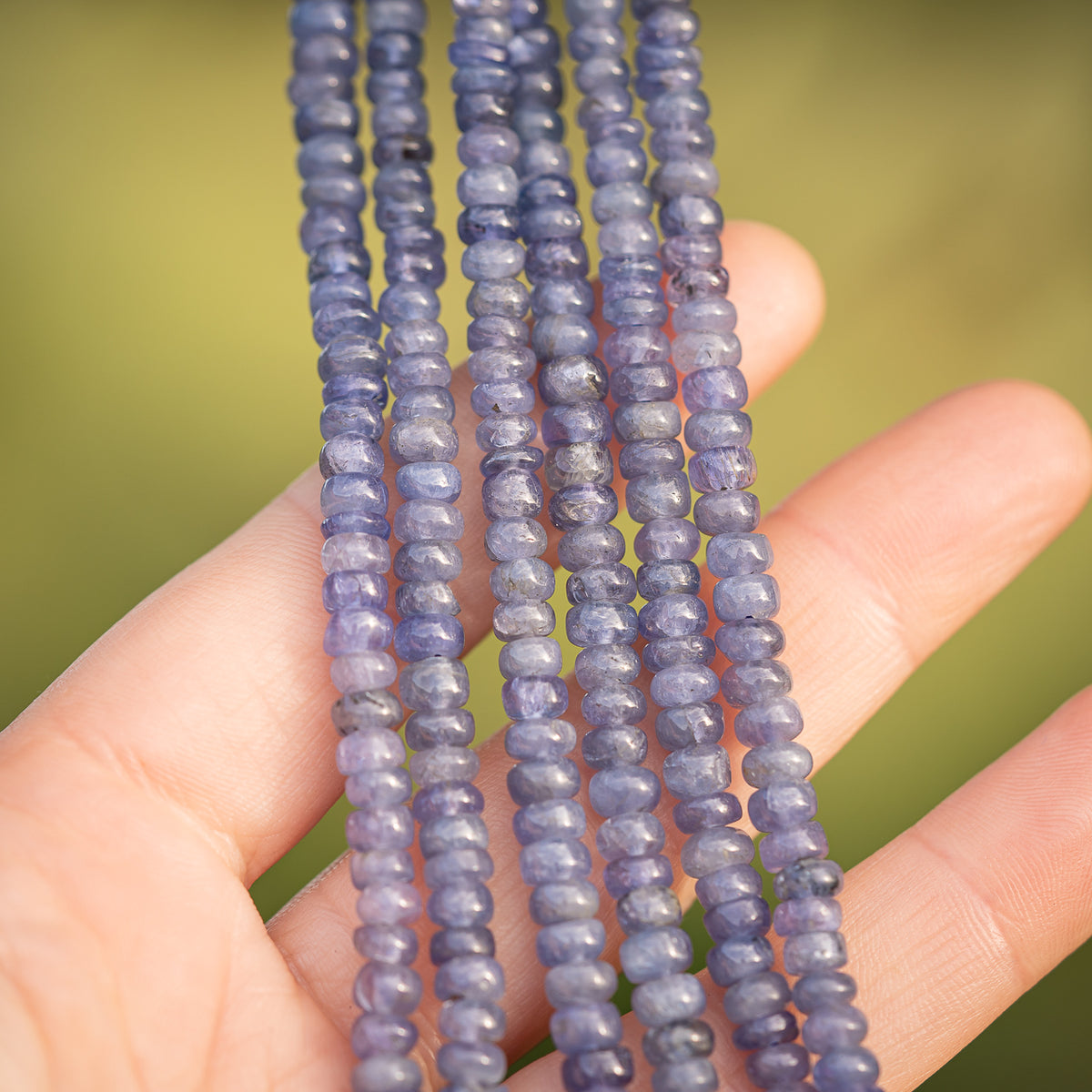 Perles rondelles lisses de Tanzanite de env 4/5 mm ( lot de 6 )