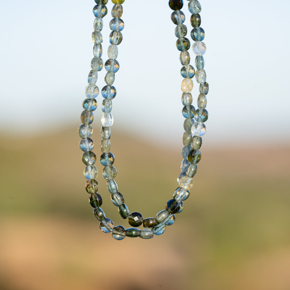 Perles rondes plates facettes de Tourmaline bleue de 3,5 x 2,3 mm ( rang de env 116 perles )