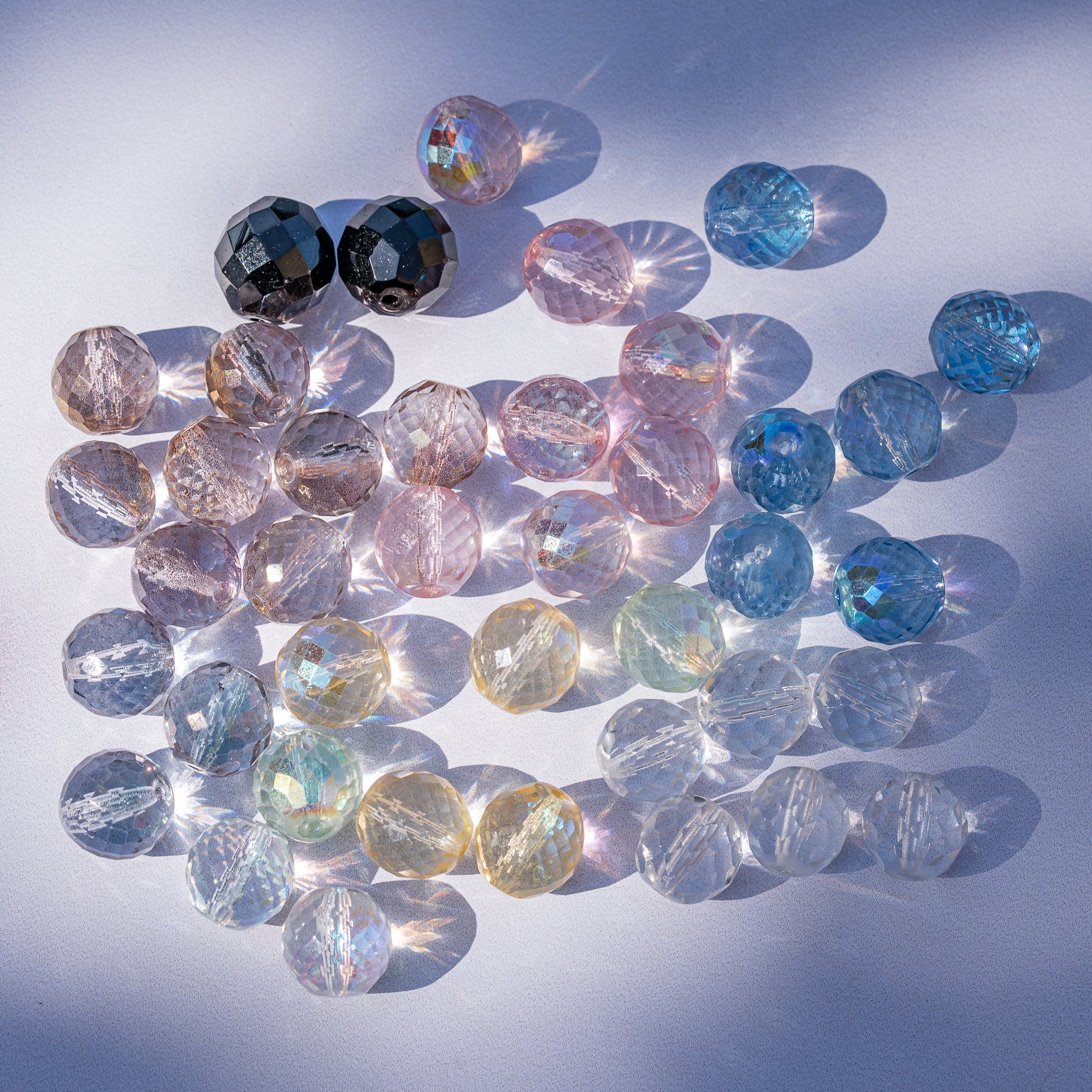Perles rondes facettes en verre Tchèque couleur au choix de 13,5 mm ( à l&