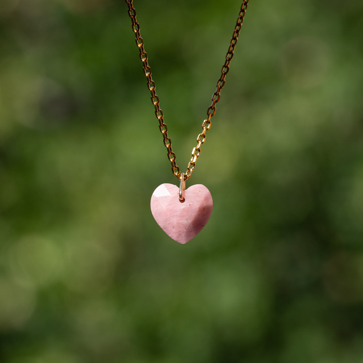 Petits pendentifs coeur facettes en Rhodonite de 13 mm ( à l&
