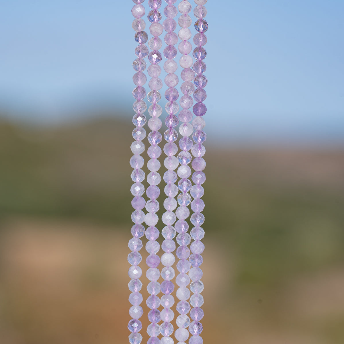 Perles rondes facettes en Améthyste lilas de 3,4 mm ( rang de env 118 perles )