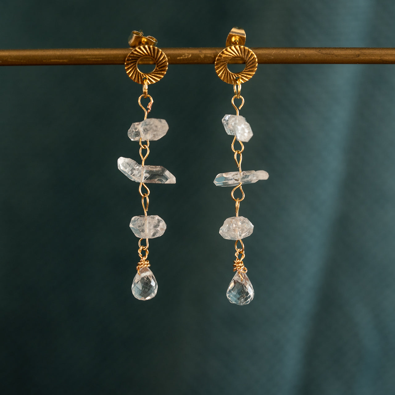 Cristaux bruts de Herkimer avec inclusions de env 7/12 mm ( 1/2 rang de env 20 cm )