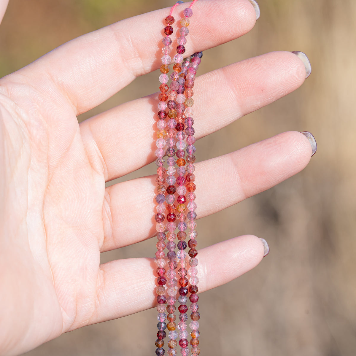 Perles rondes facettes de Spinelle multicolore de 3 mm ( rang de env 66 perles )