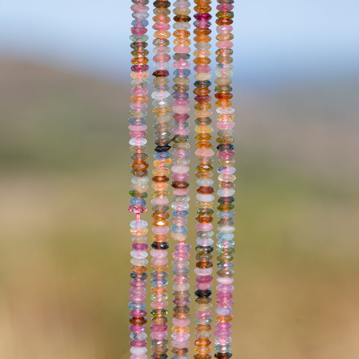 Perles rondelles facettes de Tourmaline multicolore de 3,7 x 1,5 mm ( 1/2 rang de env 122 perles ) (Copie)