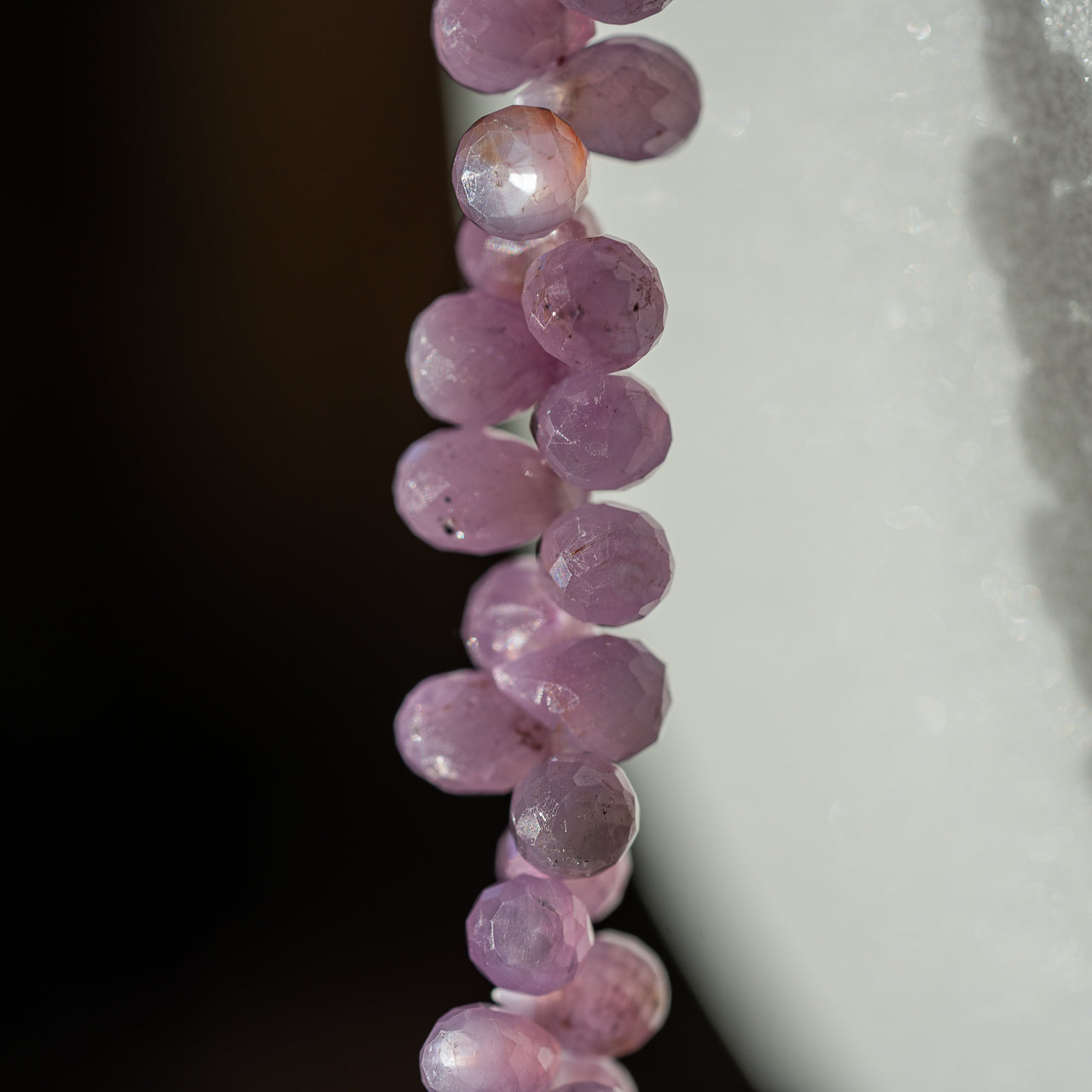 Perles goutes facettes de Rubis " rayonnant " de 5 à 10 mm ( lot de 2 perles )