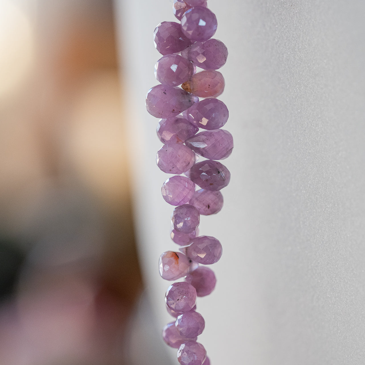 Perles goutes facettes de Rubis " rayonnant " de 5 à 10 mm ( lot de 2 perles )