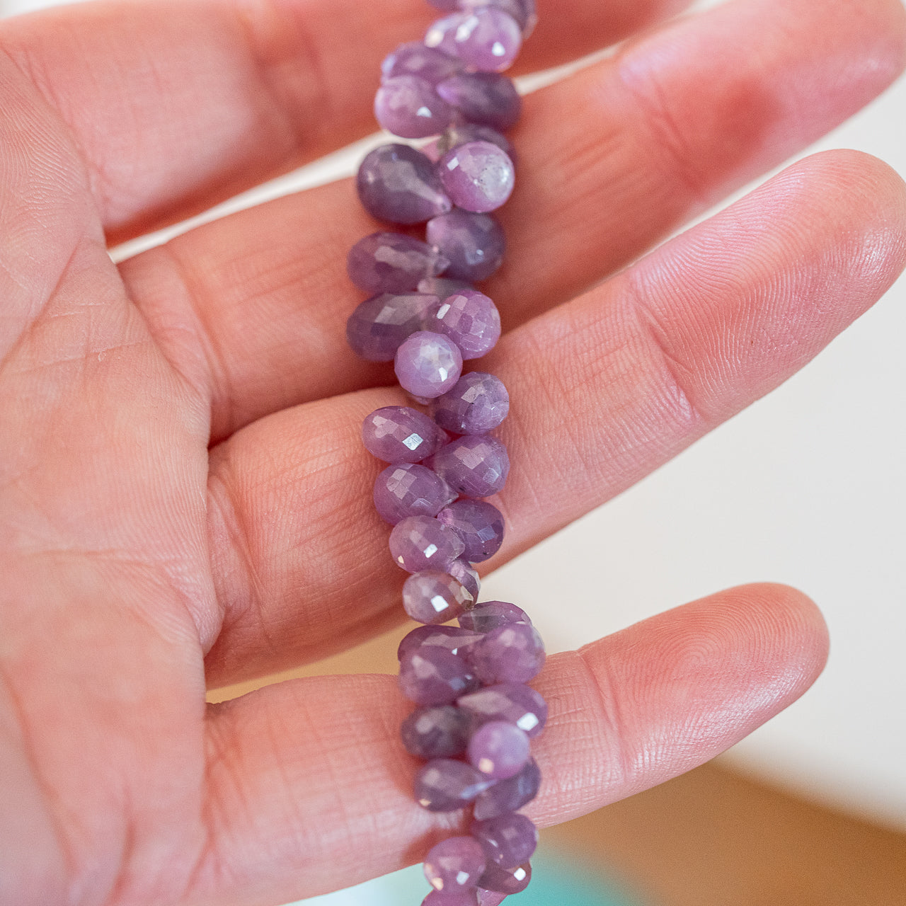 Perles goutes facettes de Rubis " rayonnant " de 5 à 10 mm ( lot de 2 perles )