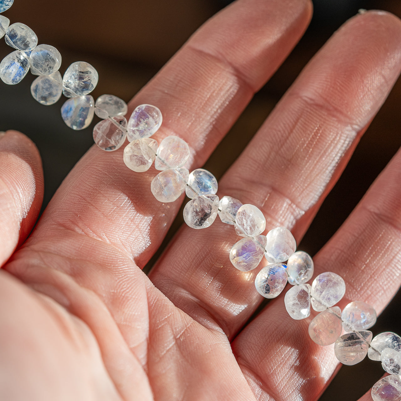 Perles gouttes facettes de Labradorite blanche de 6/9 mm ( lot de 2 perles )