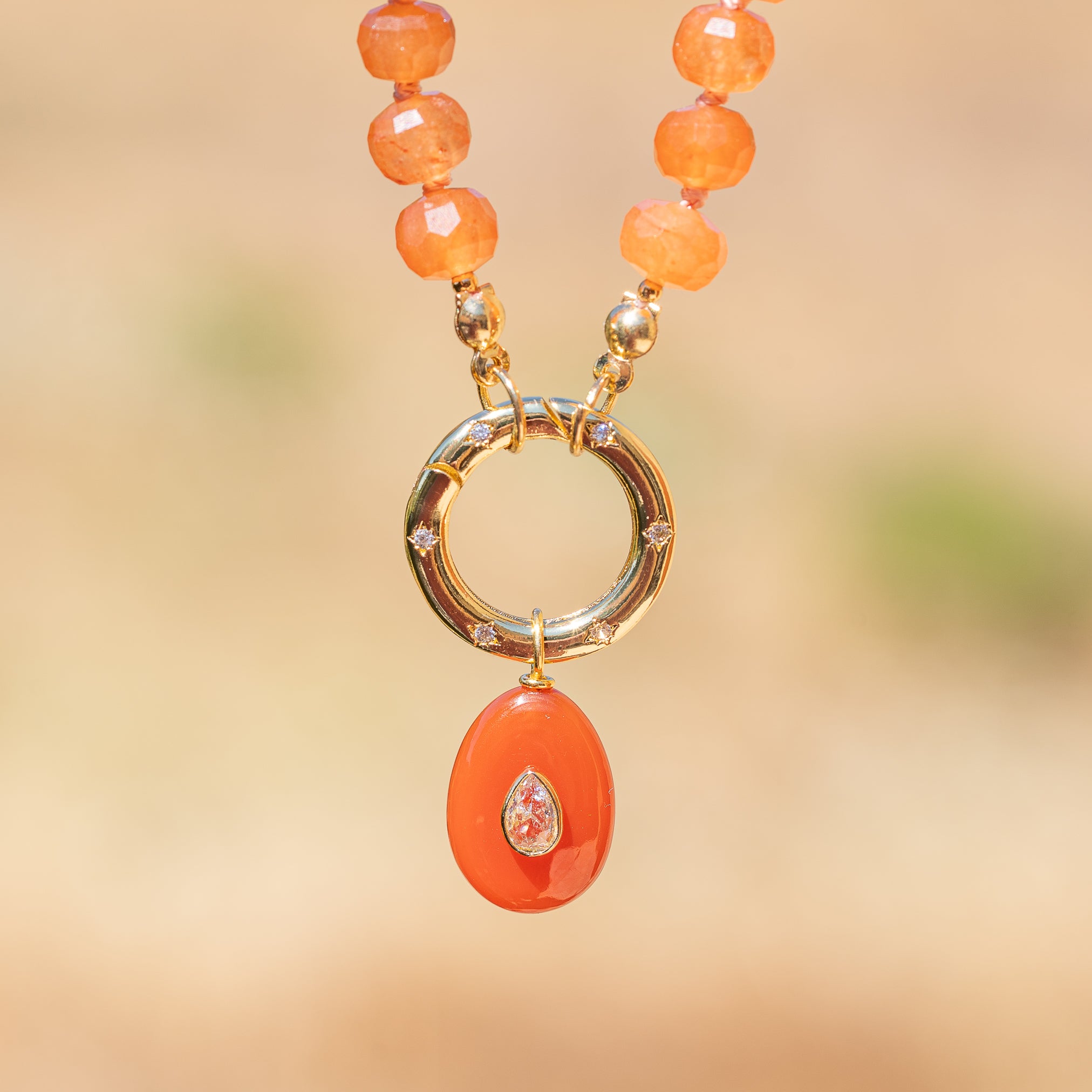 Les charms gouttes " Nidhih " en Chrysoprase, zirconium et argent 925 plaqué or de 24 mm ( à l&