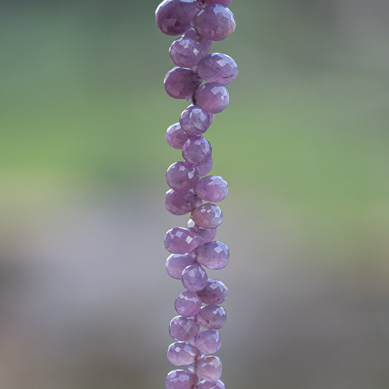 Perles goutes facettes de Rubis " rayonnant " de 5 à 10 mm ( lot de 2 perles )