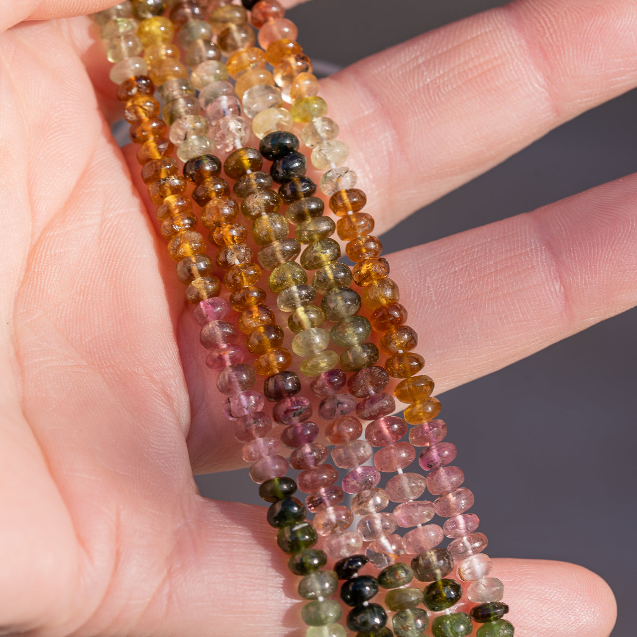 Perles rondelles lisses de Tourmaline multicolore de env 4,5 x 3 mm ( lot de 10 perles )