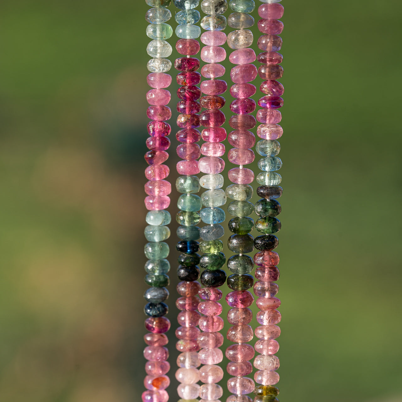 Perles rondelles lisses de Tourmaline multicolore de env 4,5 x 3 mm ( lot de 10 perles )