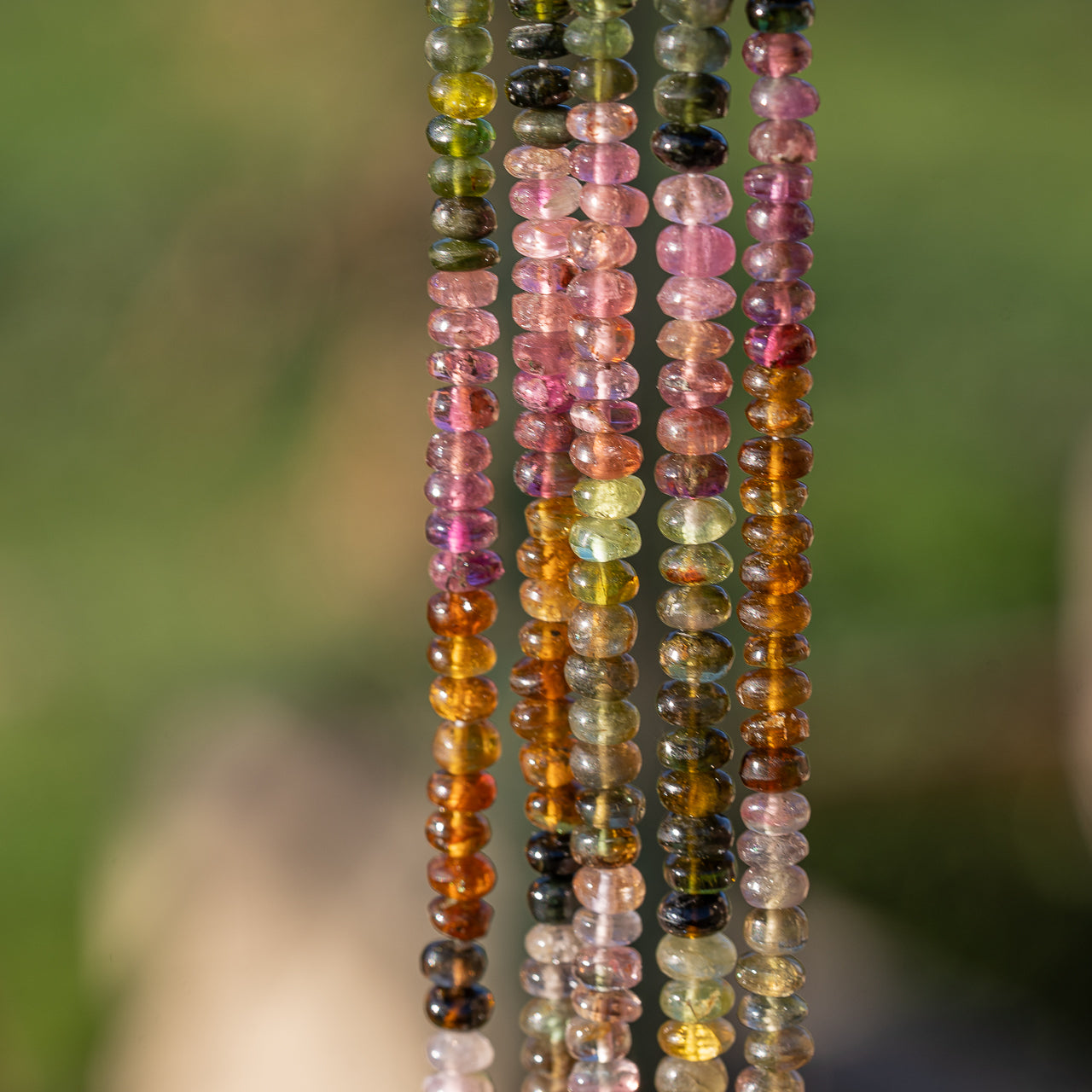 Perles rondelles lisses de Tourmaline multicolore de env 4,5 x 3 mm ( lot de 10 perles )