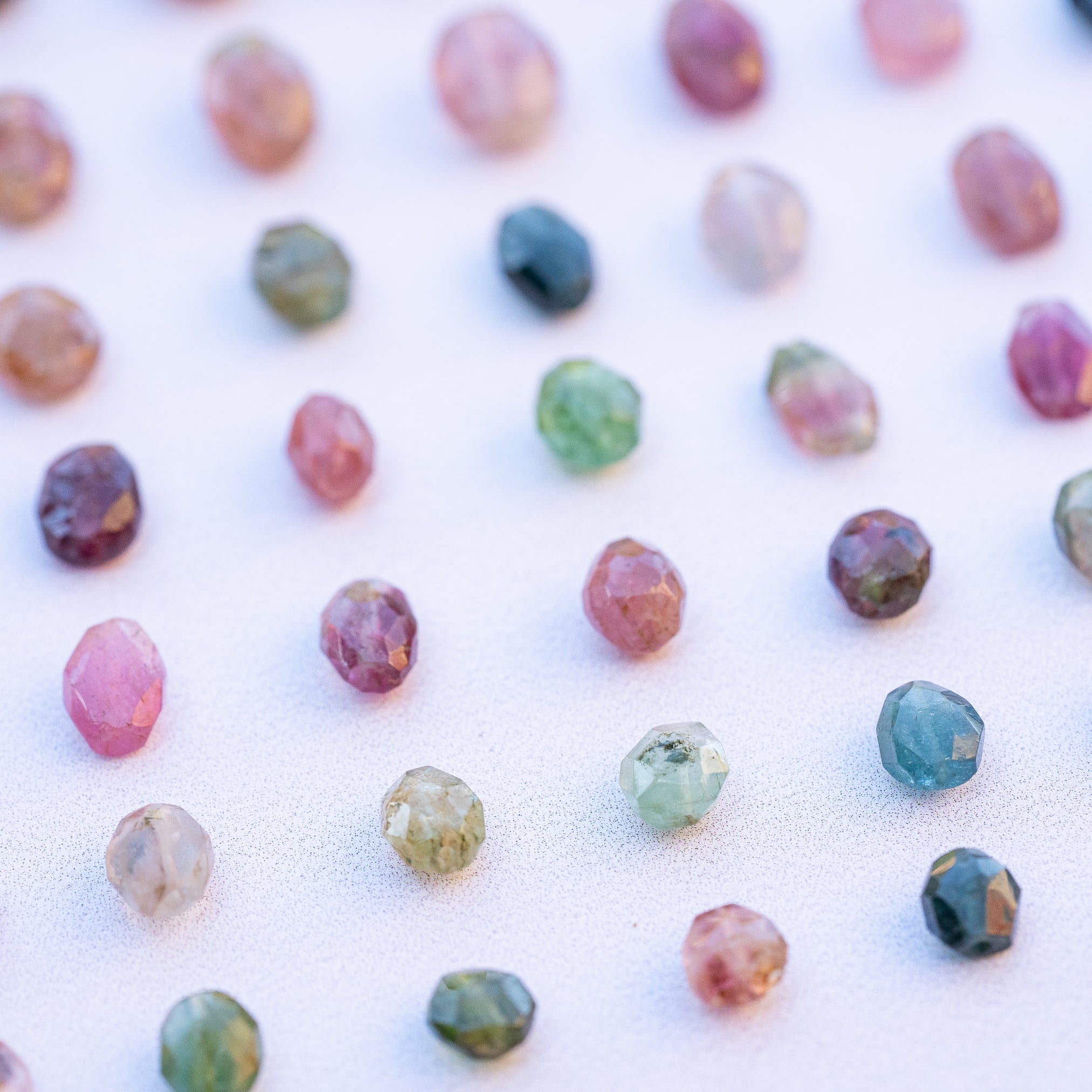 Perles ovales facettes de Tourmaline multicolore de 5,5 à 13 mm au choix ( à l&