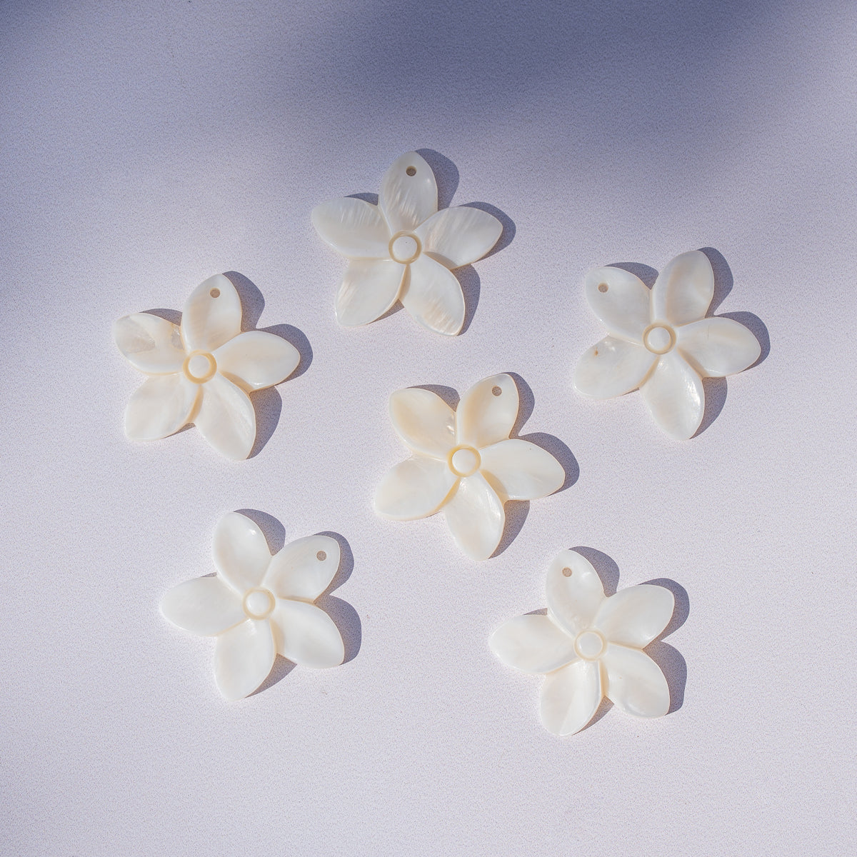 Breloques fleur en nacre de 29,5 x 31 mm ( à l&