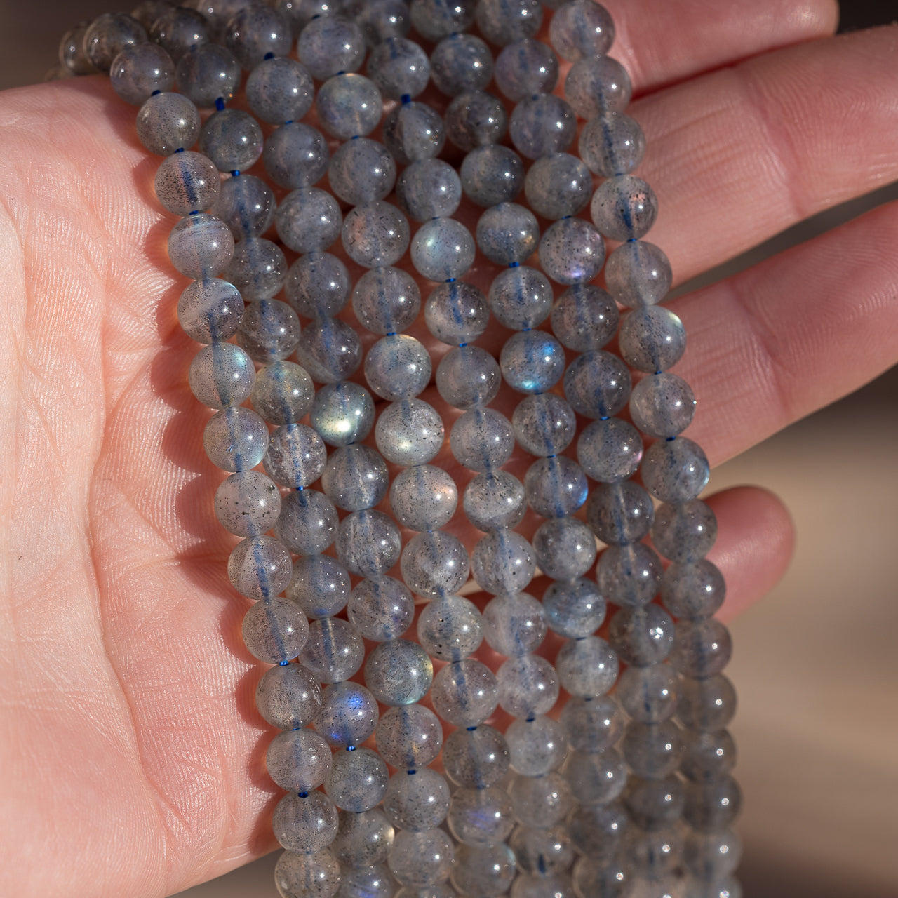 Perles rondes lisses de Labradorite de 6/6,5 mm ( rang de env 68/62 perles )