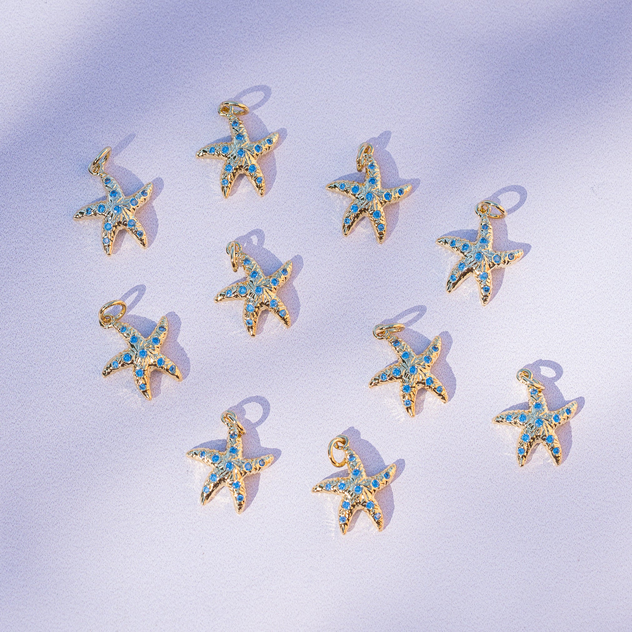 Breloques étoiles de mer en laiton plaqué or 18k et zirconium bleu de 14 mm ( à l&