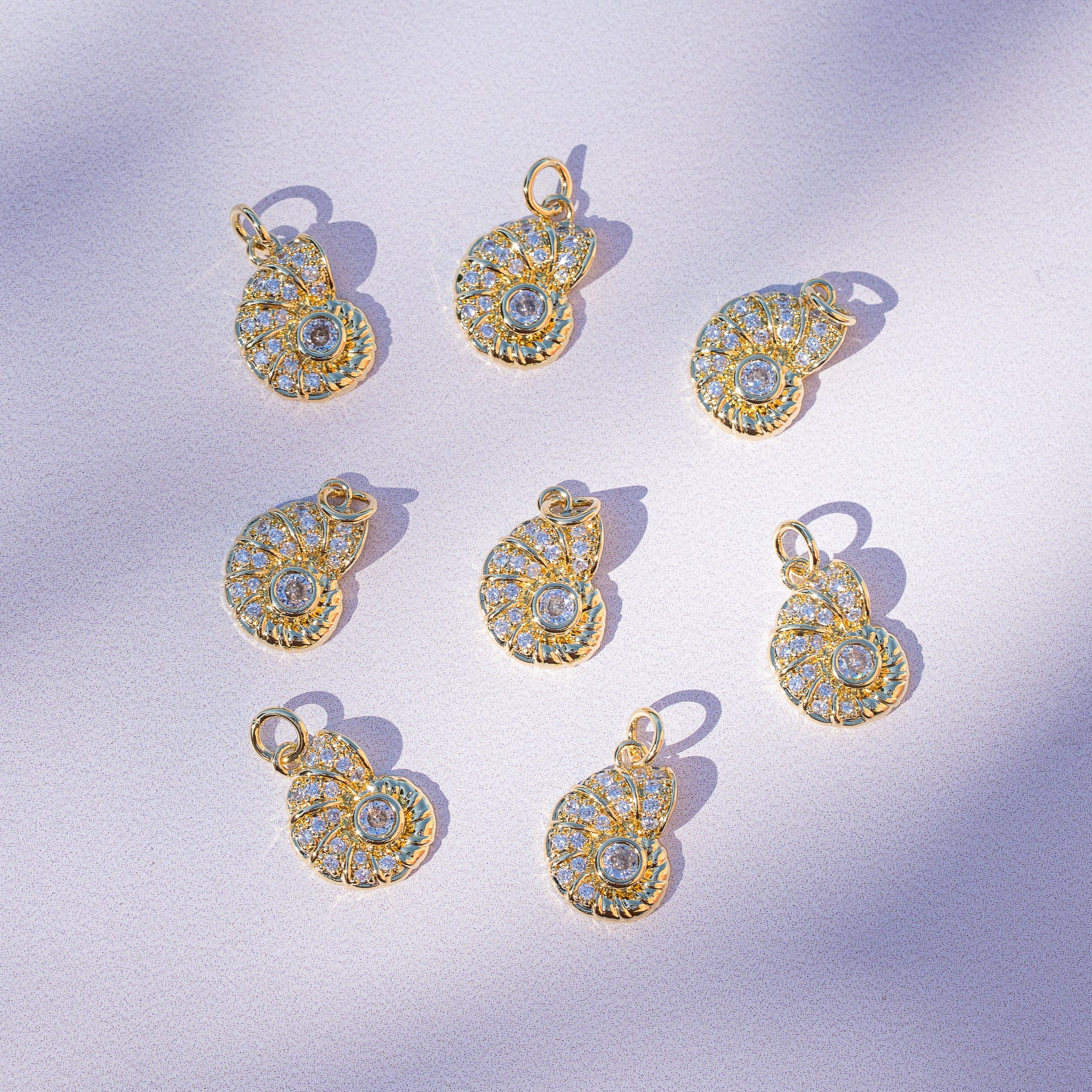 Breloques coquillages en laiton plaqué or et zirconium 18k de 15 mm ( à l&
