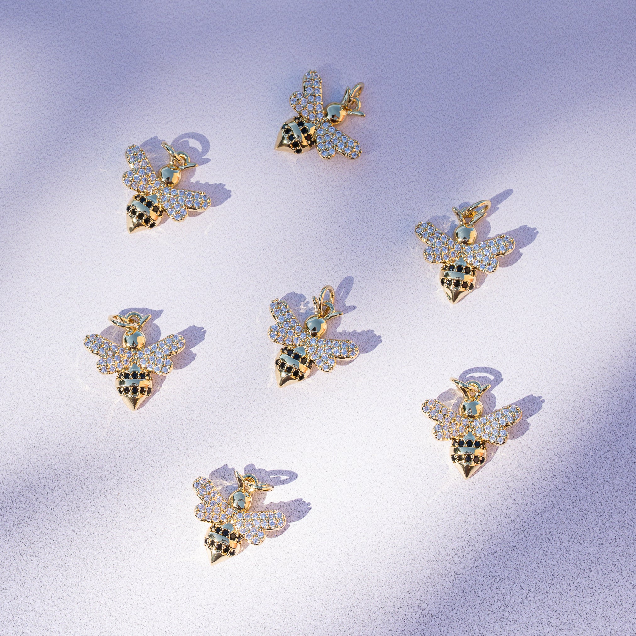 Breloques abeilles en laiton plaqué or 18k et zirconium de 16 mm ( à l&