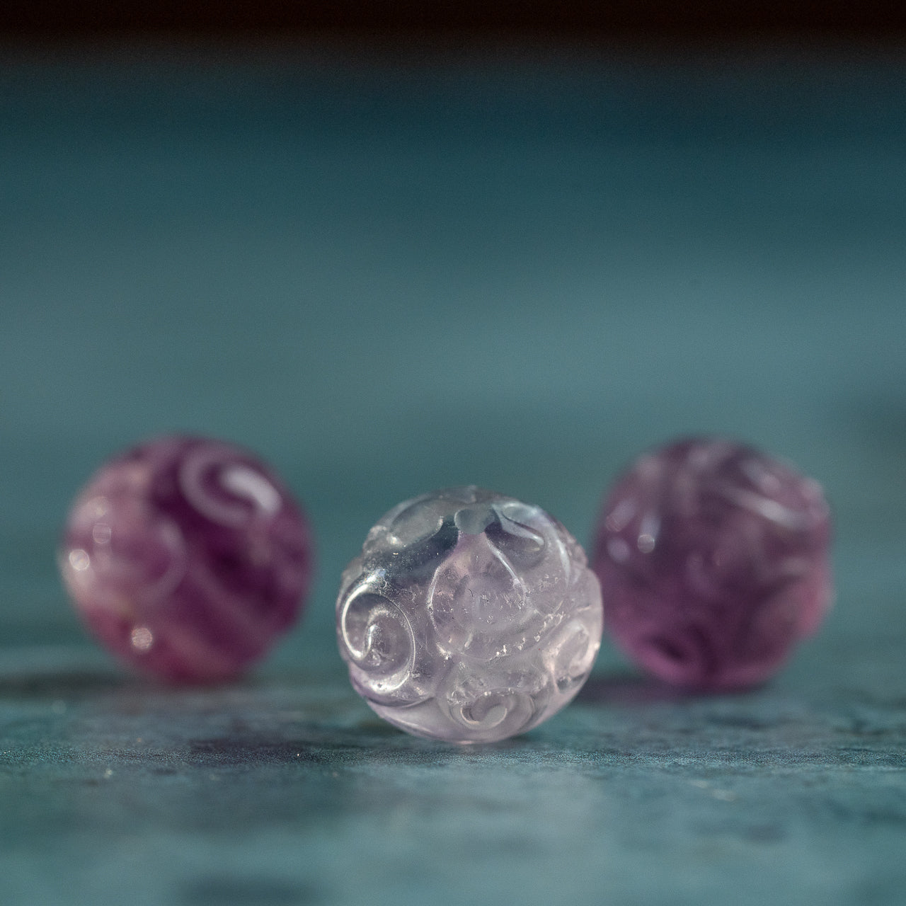 Perles rondes sculptées en Fluorite multicolore de 13 mm ( à l&