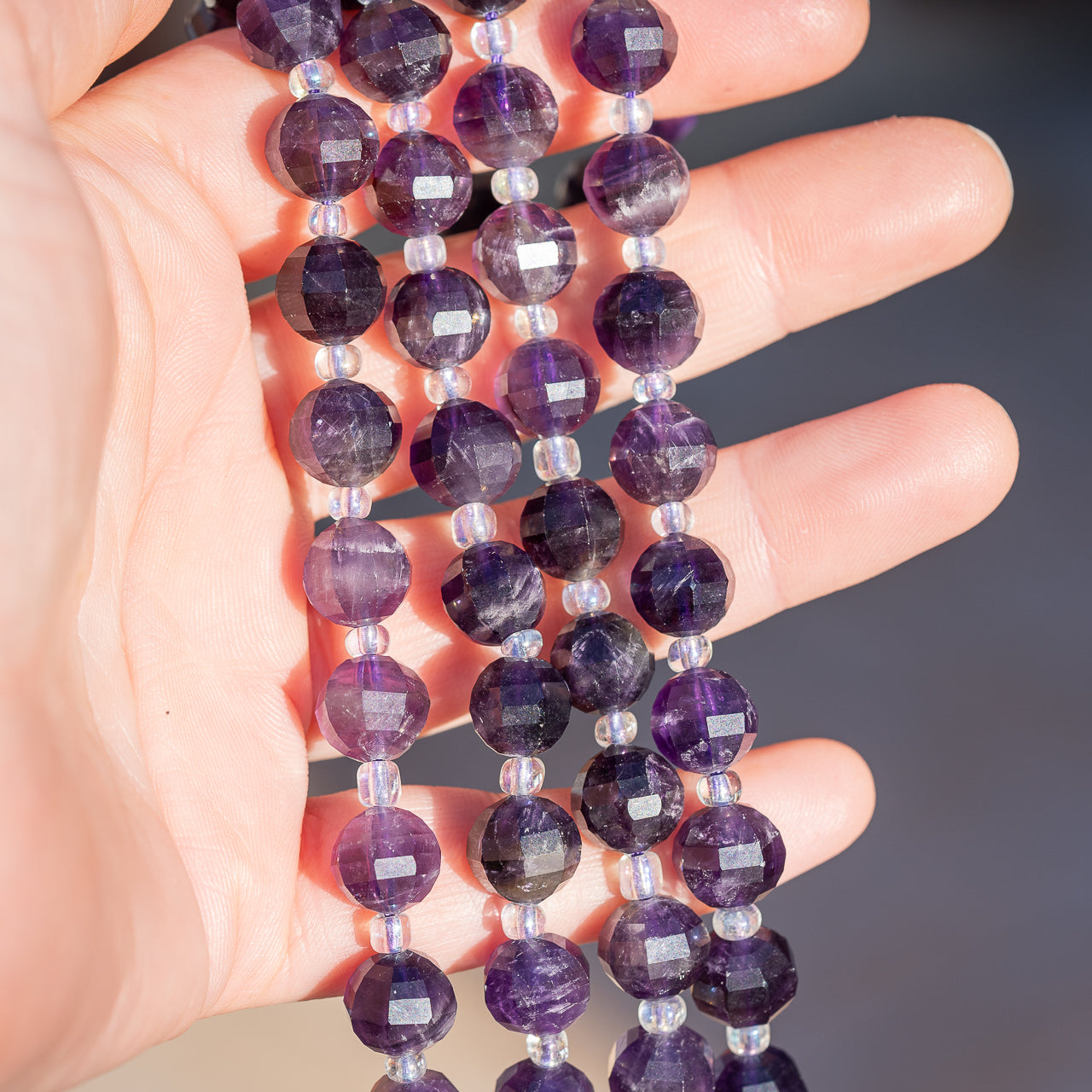 Perles rondes lanternes facettes en Améthyste de 9/10 mm ( lot de 4 perles )