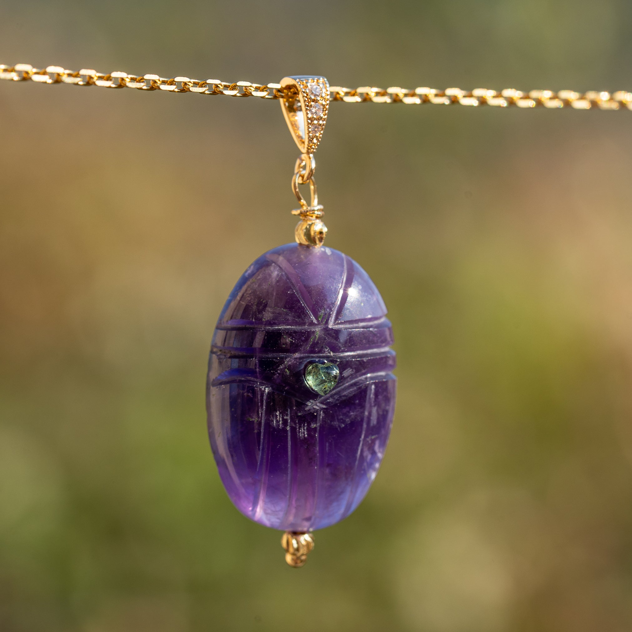 Les pendentifs "Nidhih " scarabées avec cabochons en Tourmaline au choix