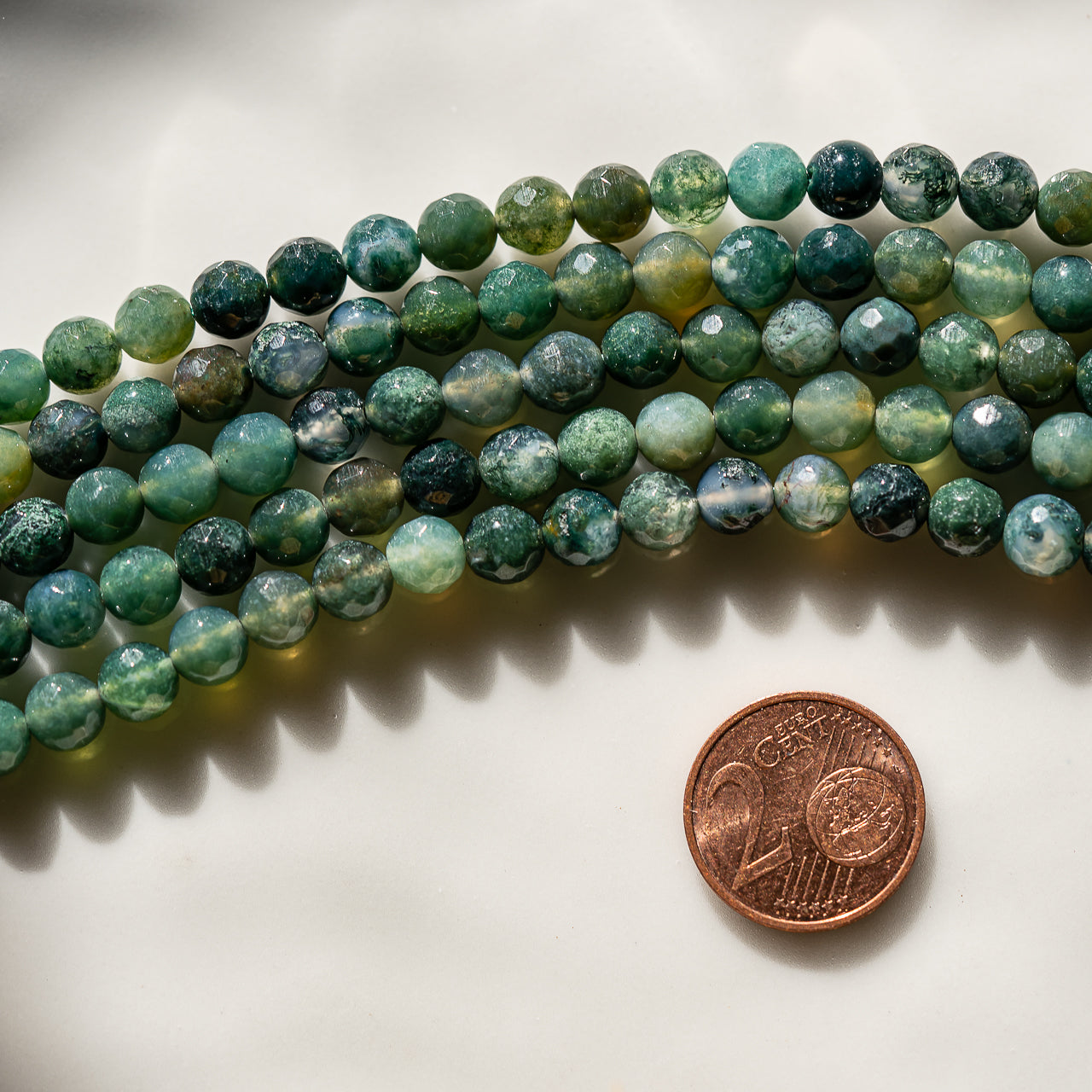 Perles rondes facettes en Agate mousse de 6 mm ( rang de env 60 perles )