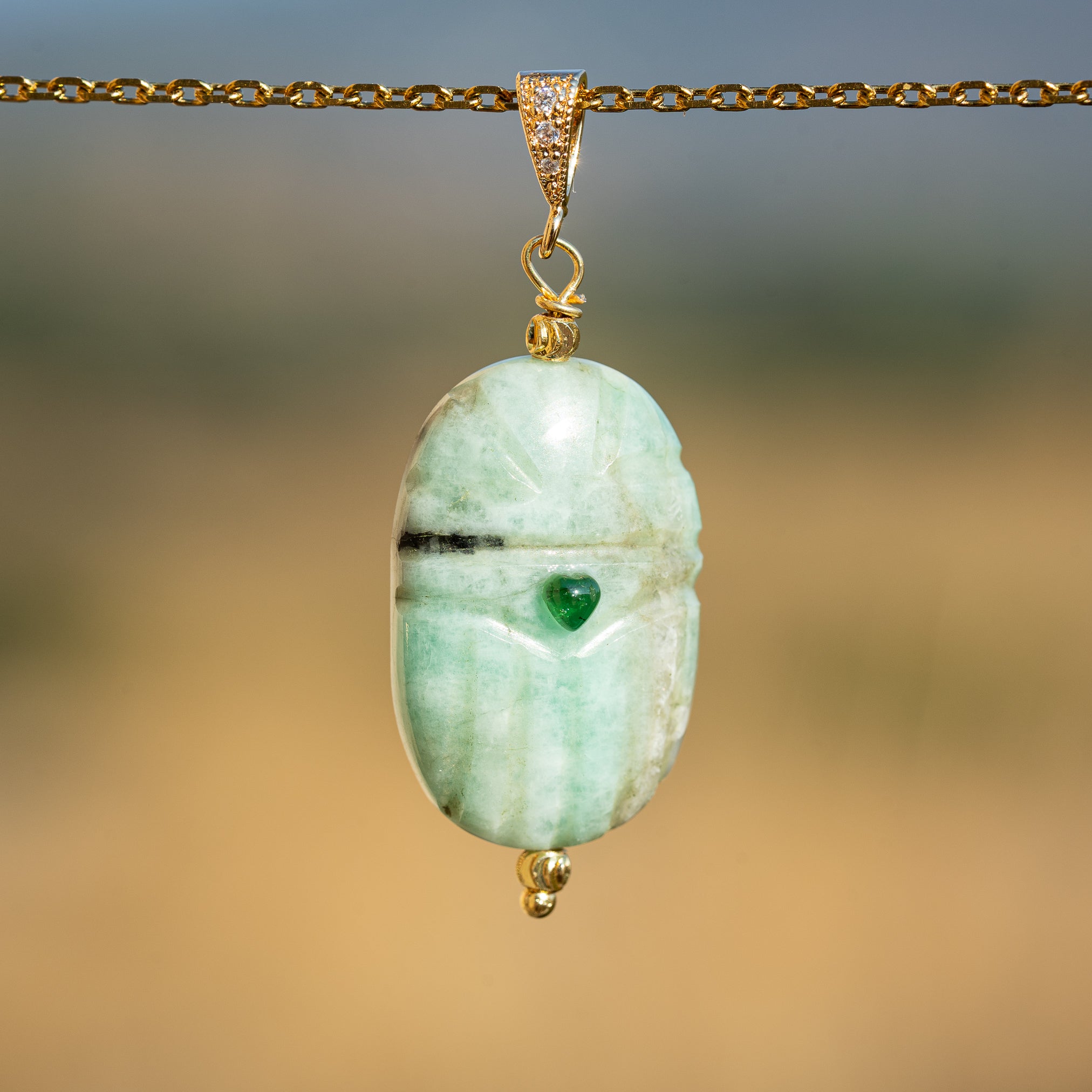 Les pendentifs "Nidhih " scarabées avec cabochons en Tourmaline au choix