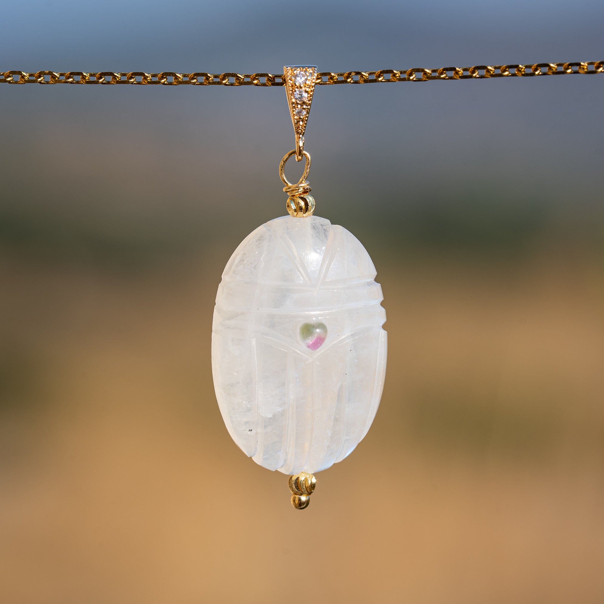 Les pendentifs "Nidhih " scarabées avec cabochons en Tourmaline au choix