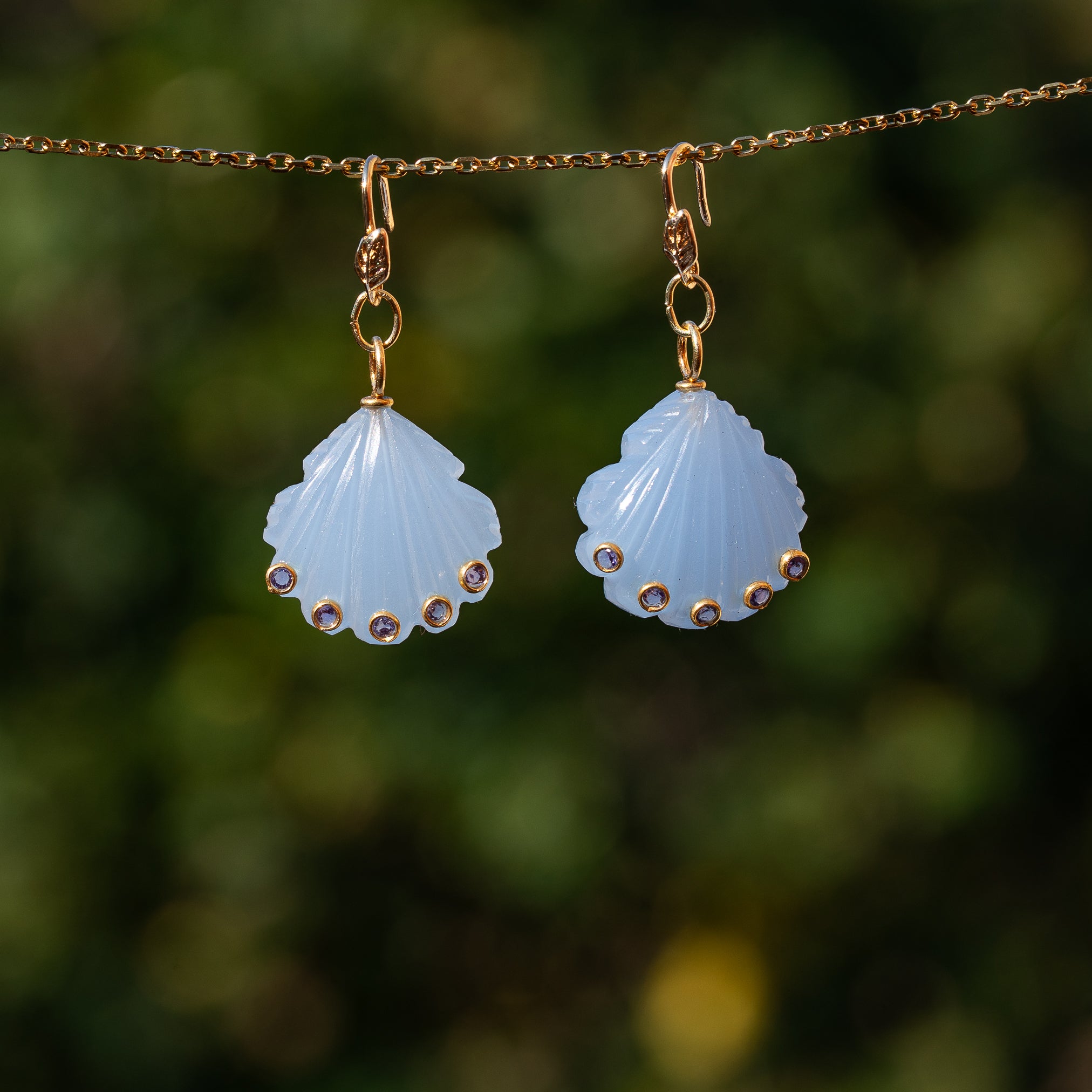 Les " Nidhih " coquillages en Calcédoine bleue, zirconium lilas et argent 925 plaqué or de 26 mm (Copie)
