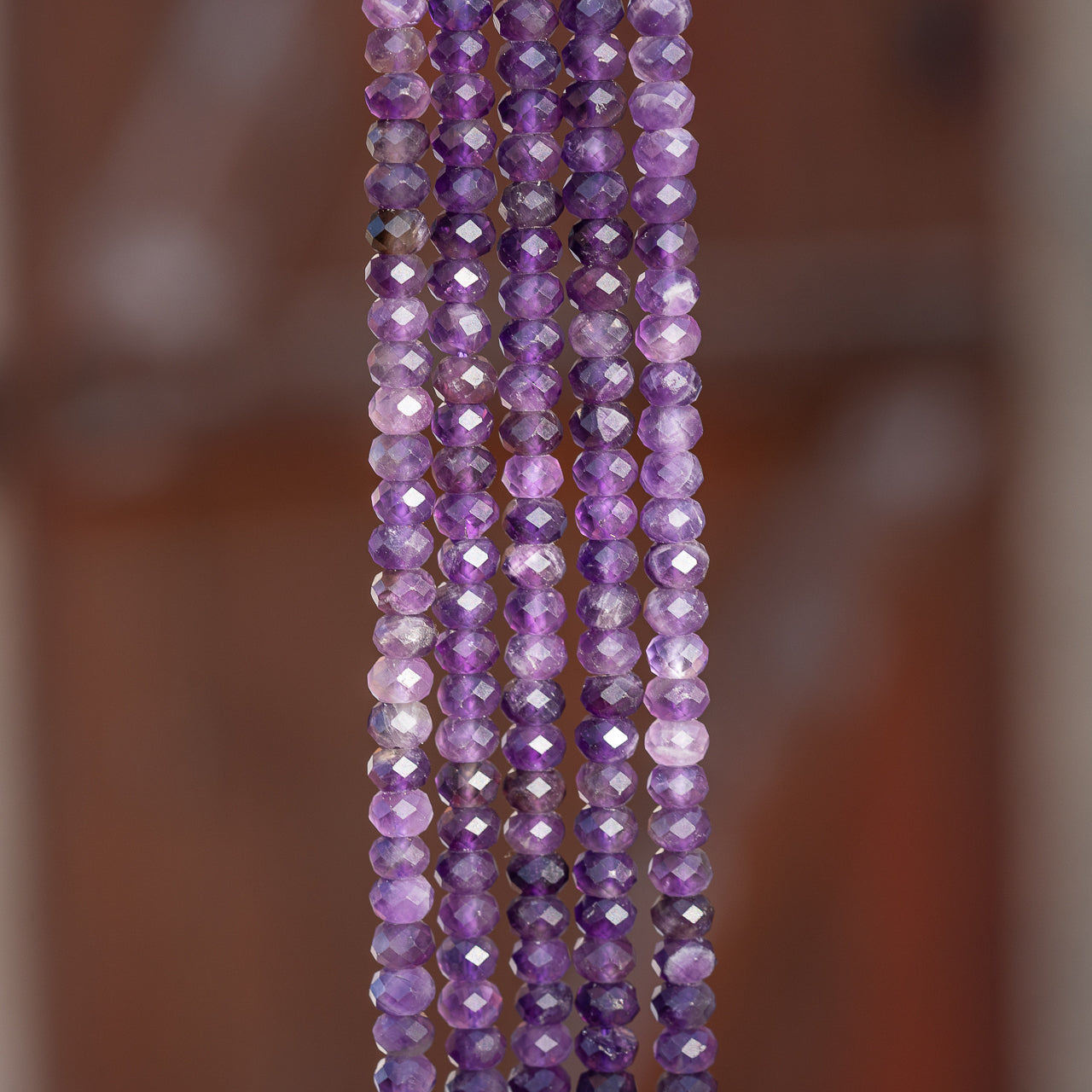 Perles rondelles facettes en Améthyste de 6 x 4 mm ( 1/2 rang de env 44 perles )