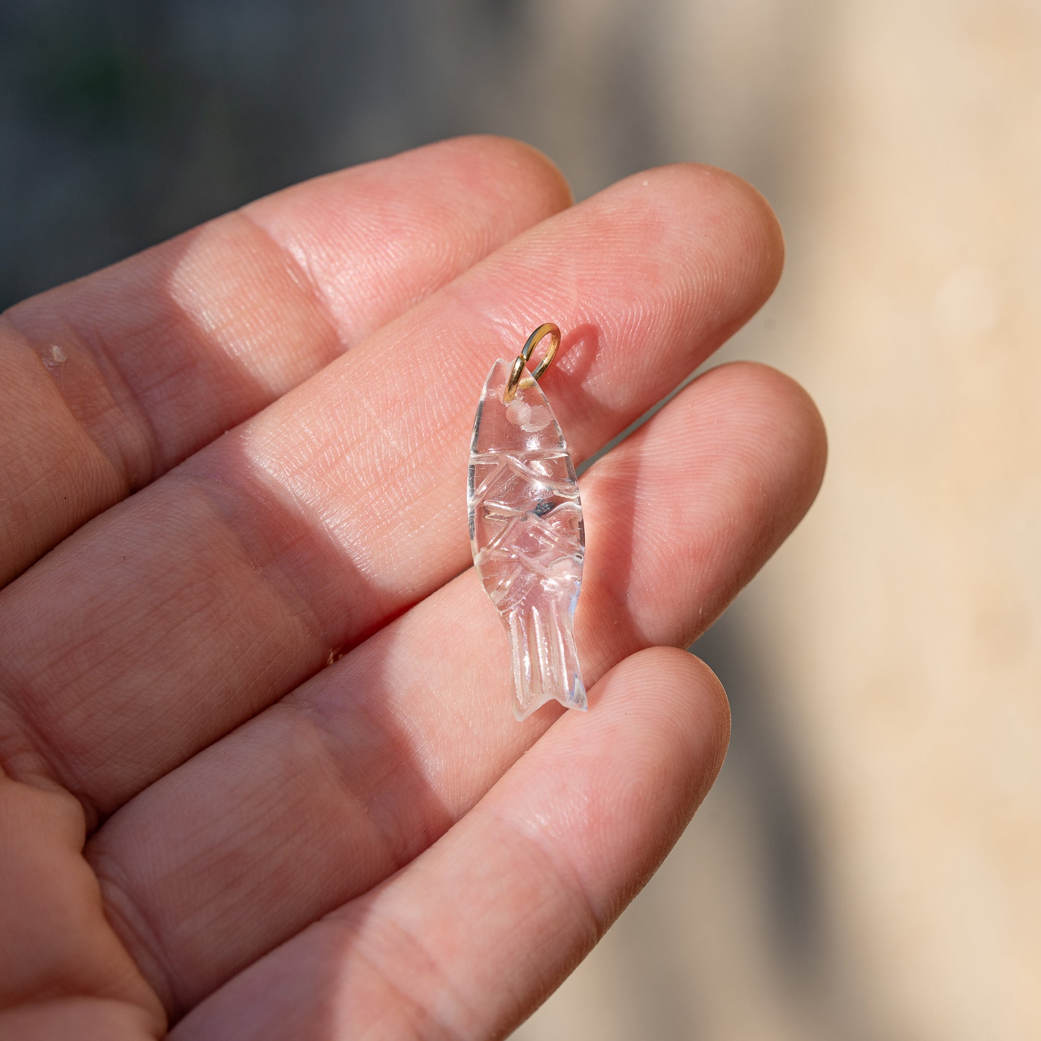 Les " Nidhih " poissons en Cristal de roche de 26 mm avec anneau en inox plaqué or